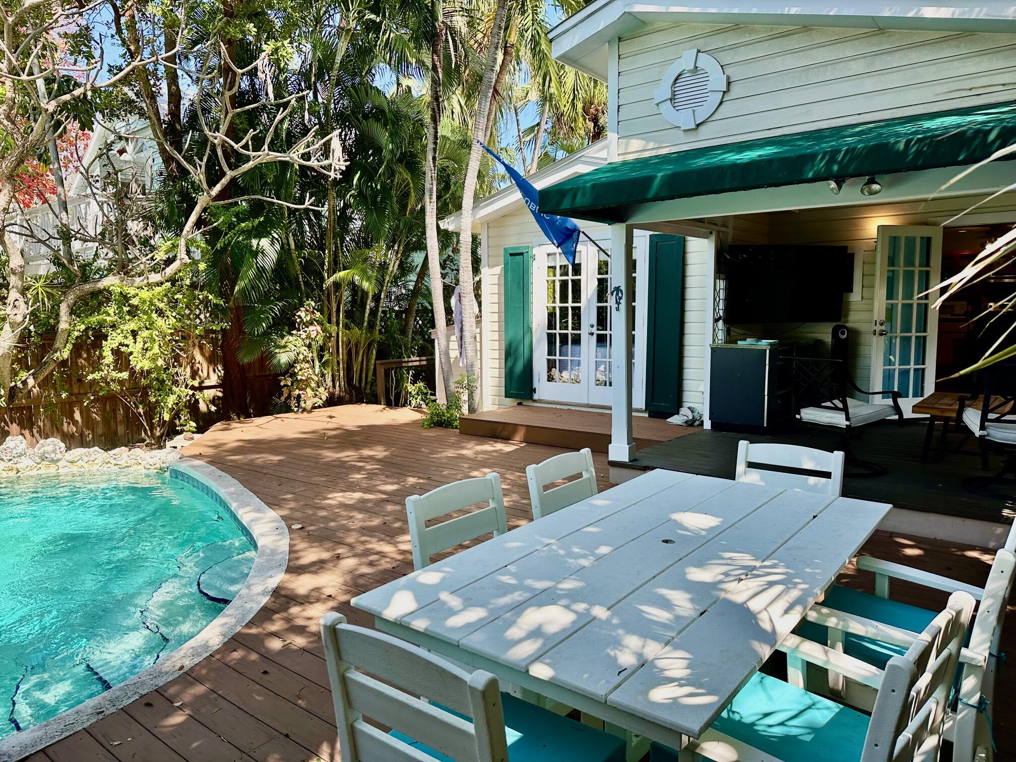 1122 Margaret Street Property Photo 1