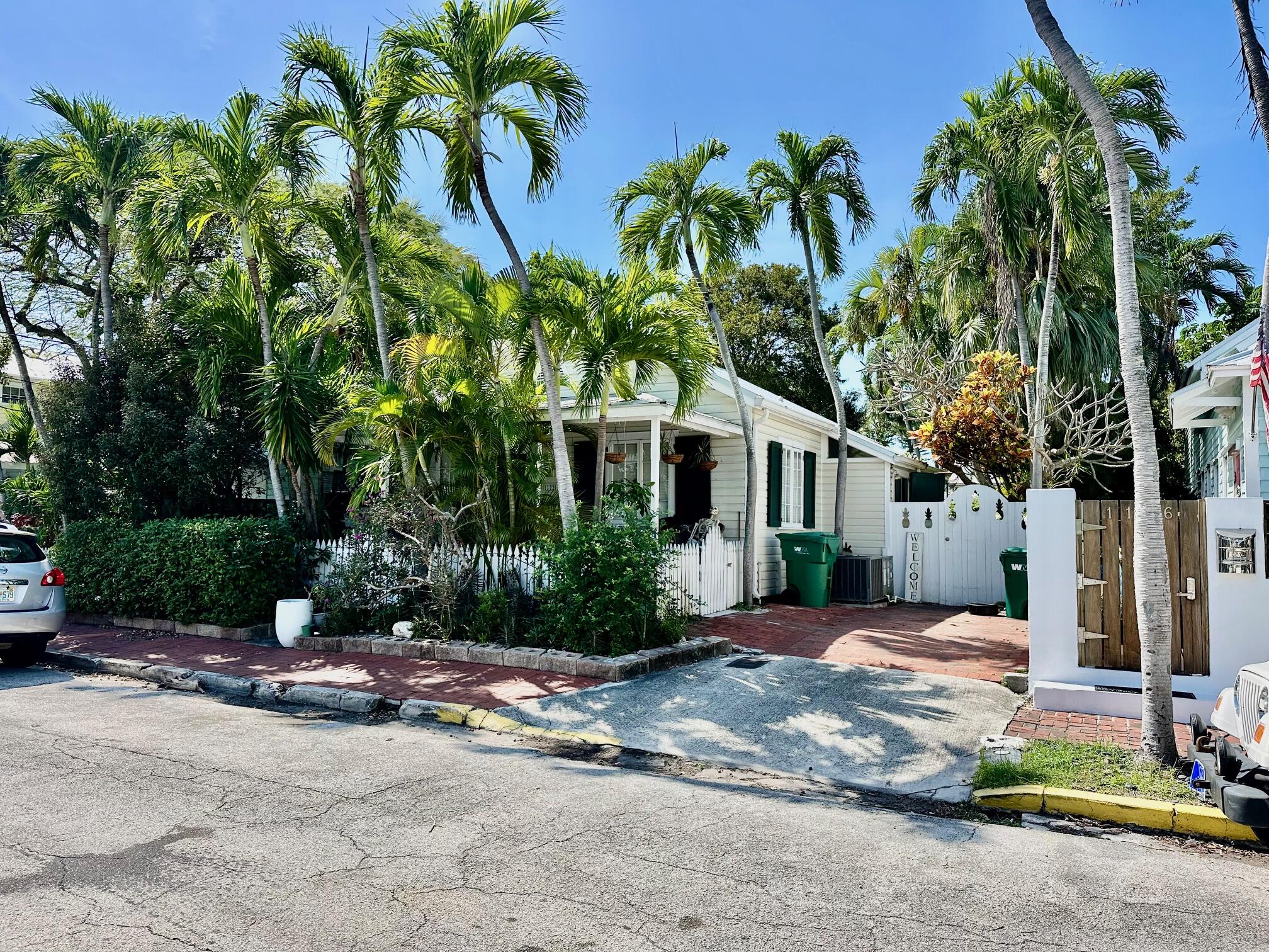1122 Margaret Street Property Photo 2