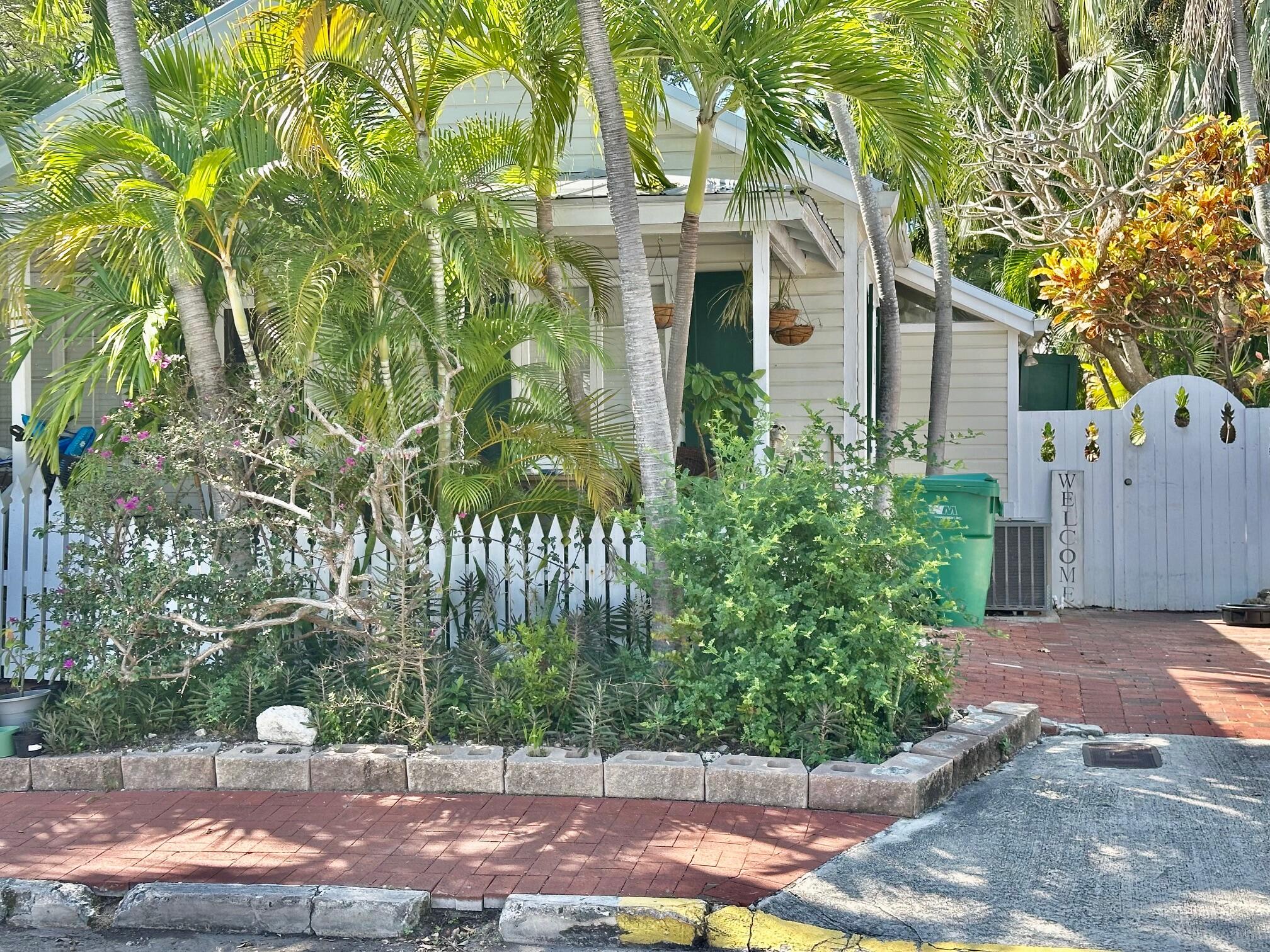 1122 Margaret Street Property Photo 3