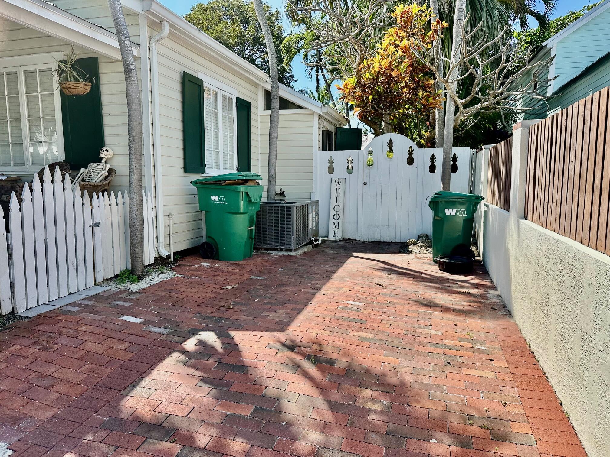 1122 Margaret Street Property Photo 4