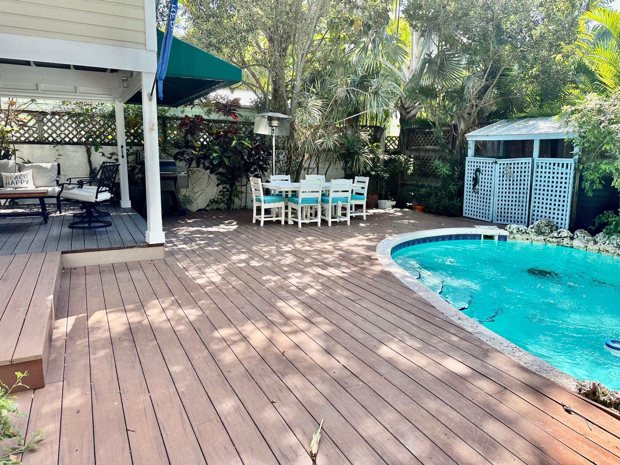 1122 Margaret Street Property Photo 5