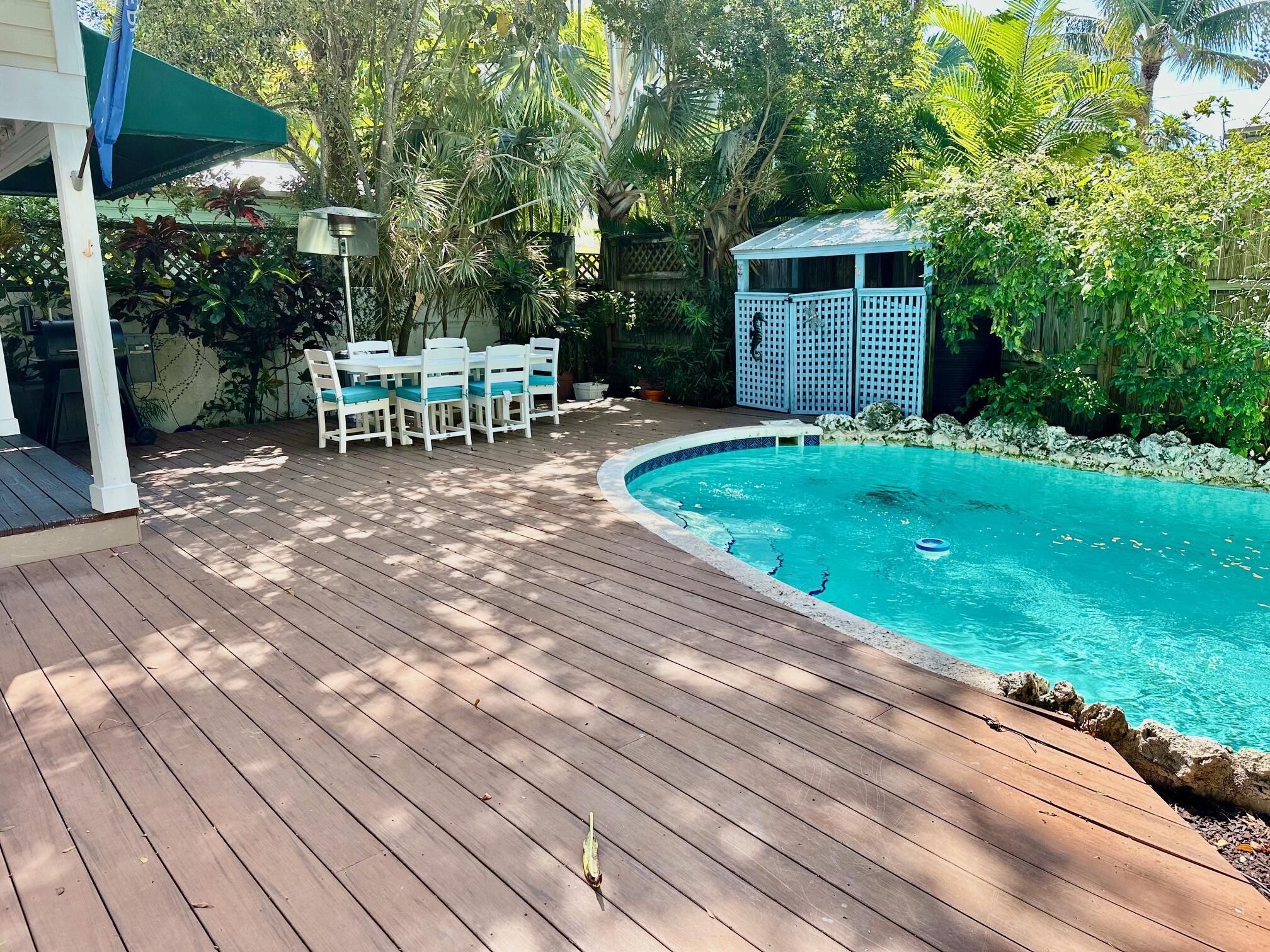 1122 Margaret Street Property Photo 6