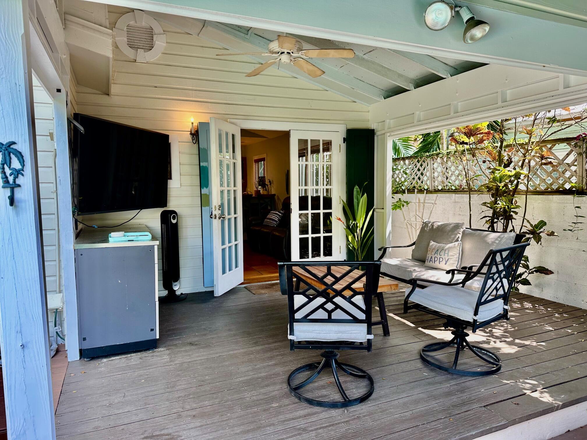 1122 Margaret Street Property Photo 10