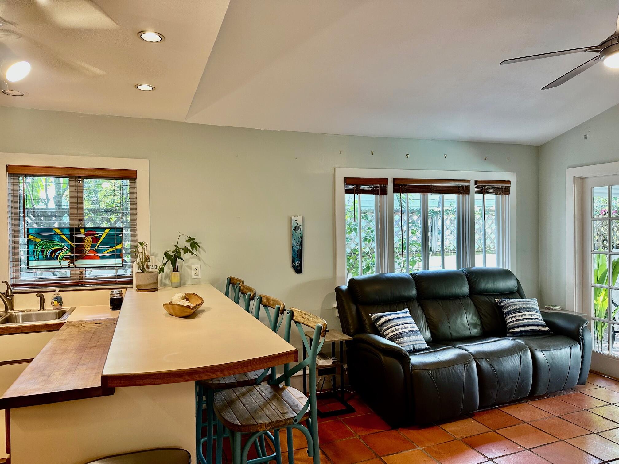 1122 Margaret Street Property Photo 14
