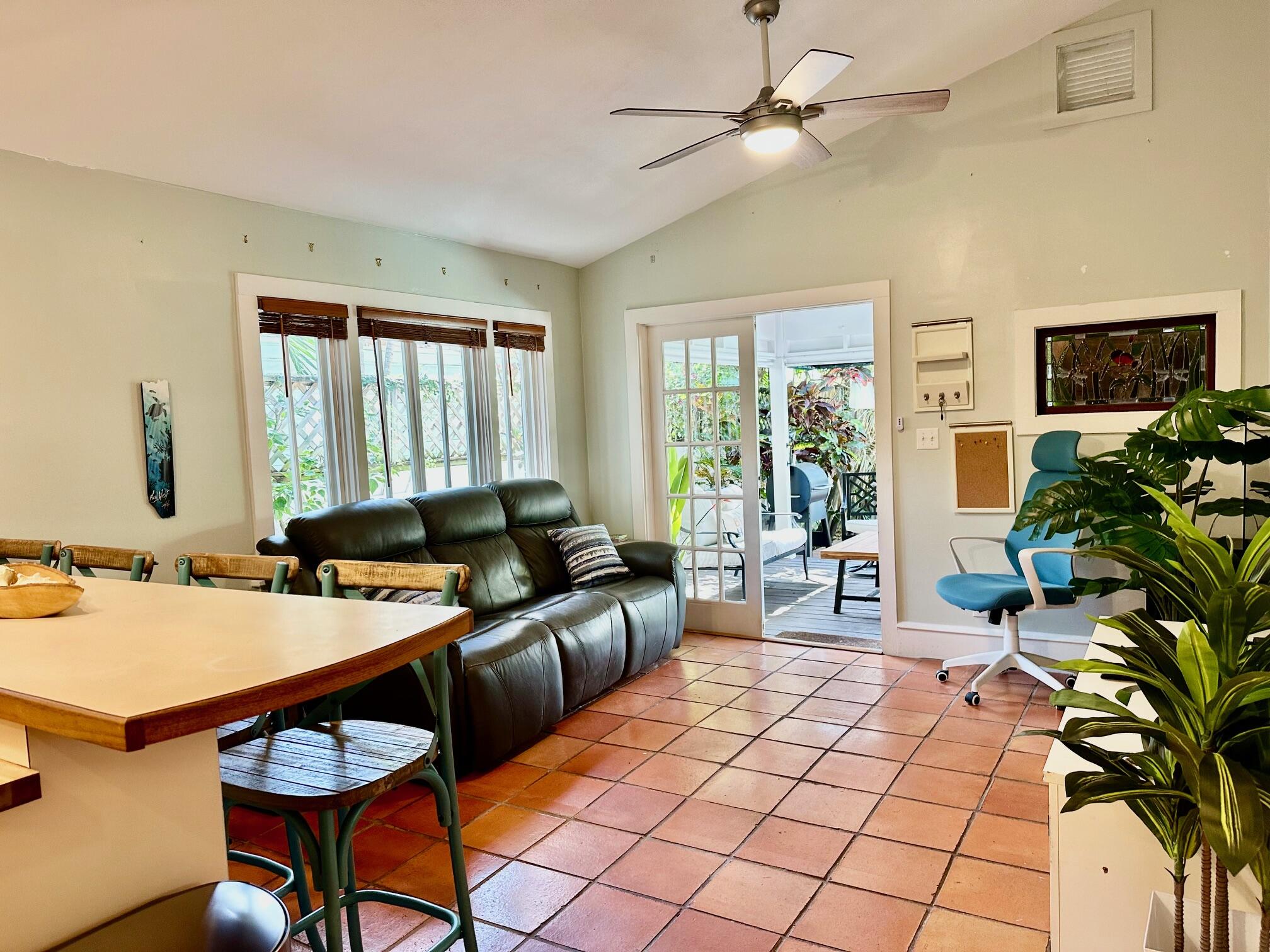1122 Margaret Street Property Photo 15