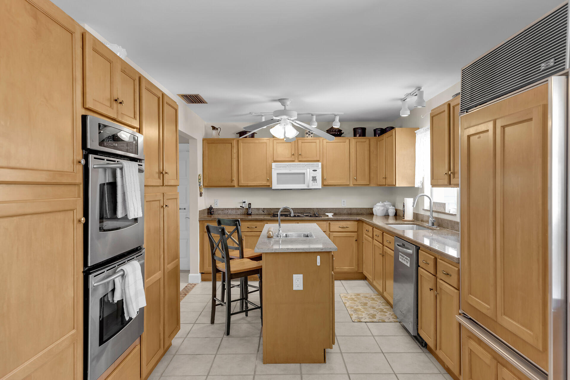 417 Harbour Drive Property Photo 12