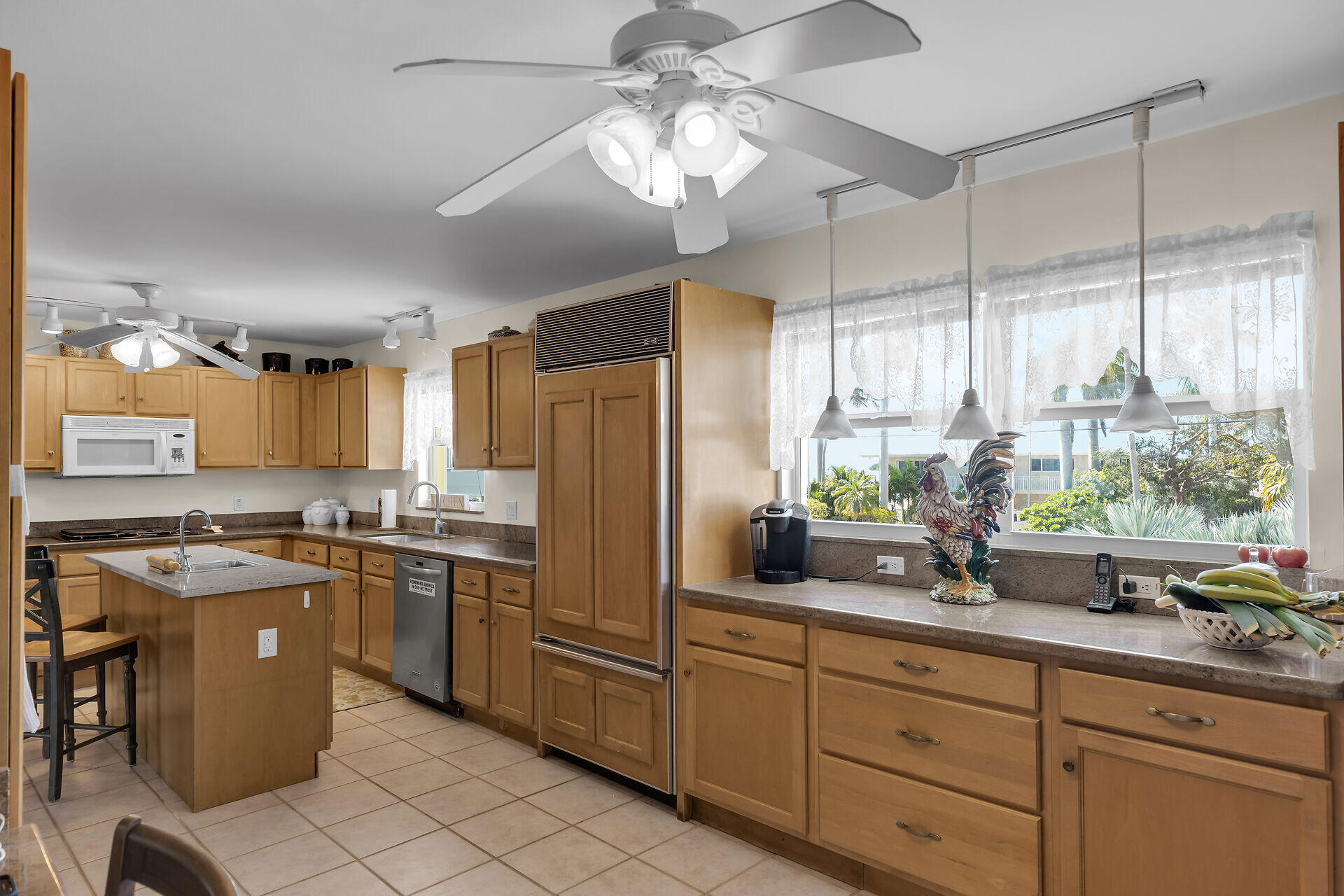 417 Harbour Drive Property Photo 14