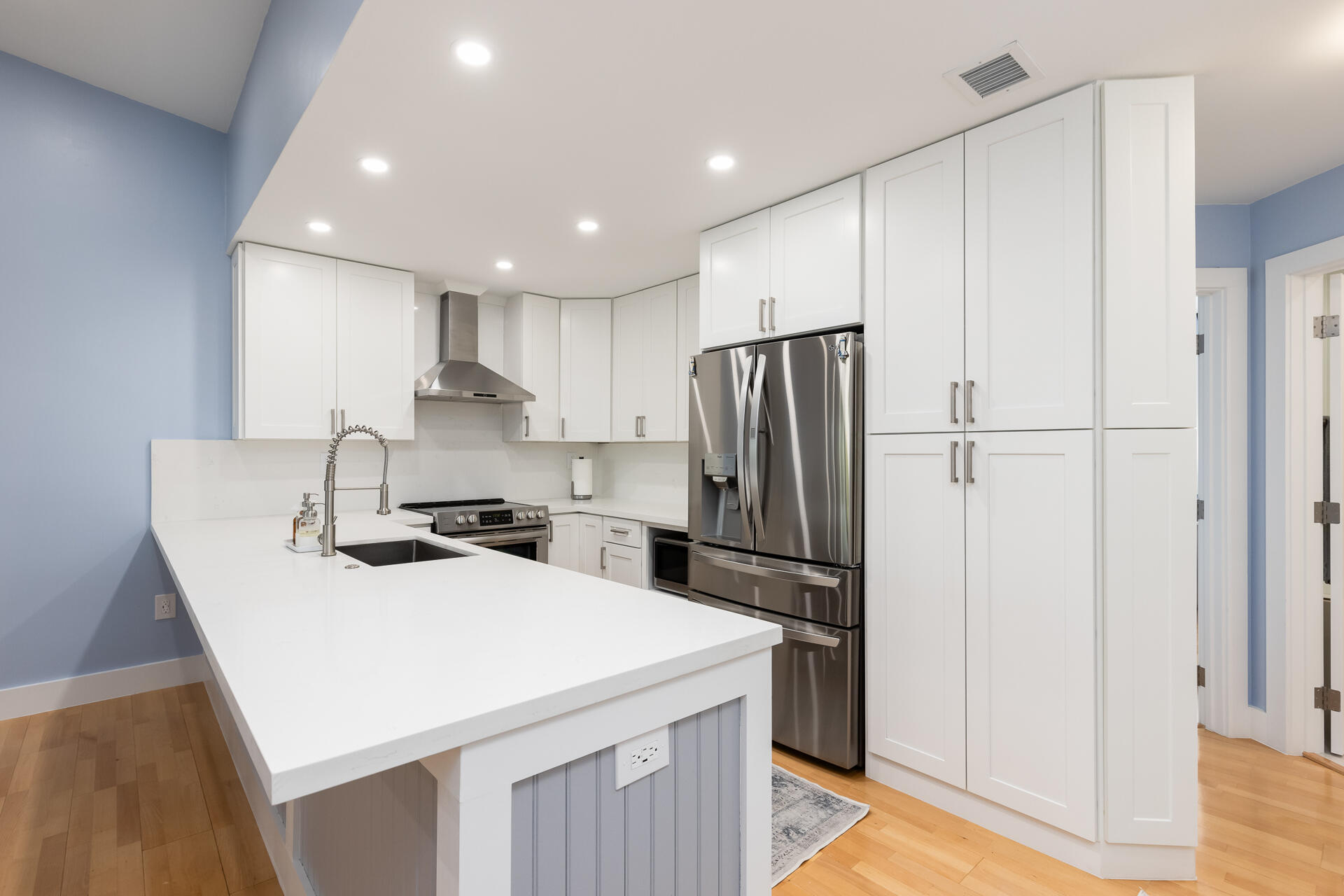 9858 Leeward Avenue Property Photo 10