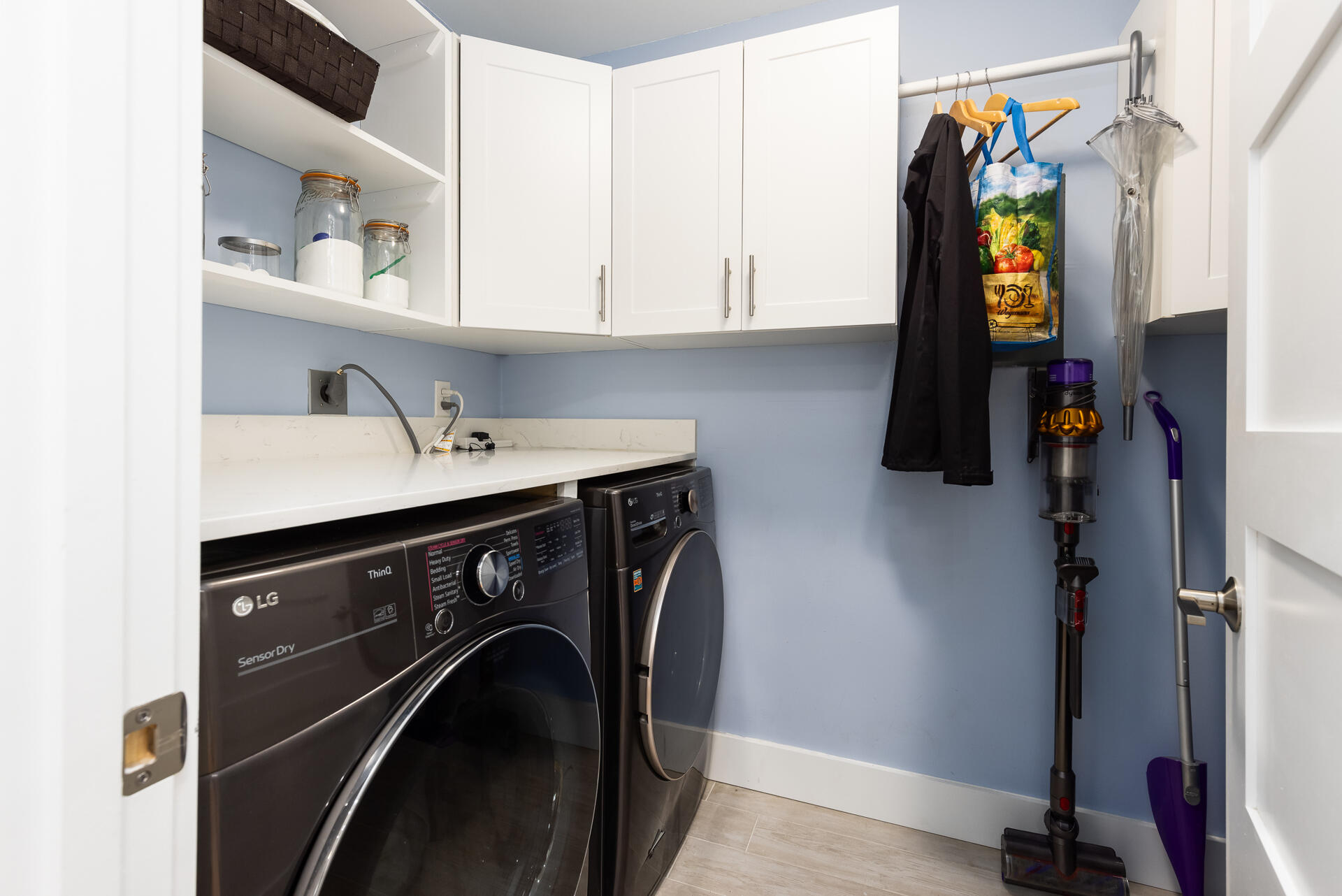 9858 Leeward Avenue Property Photo 15