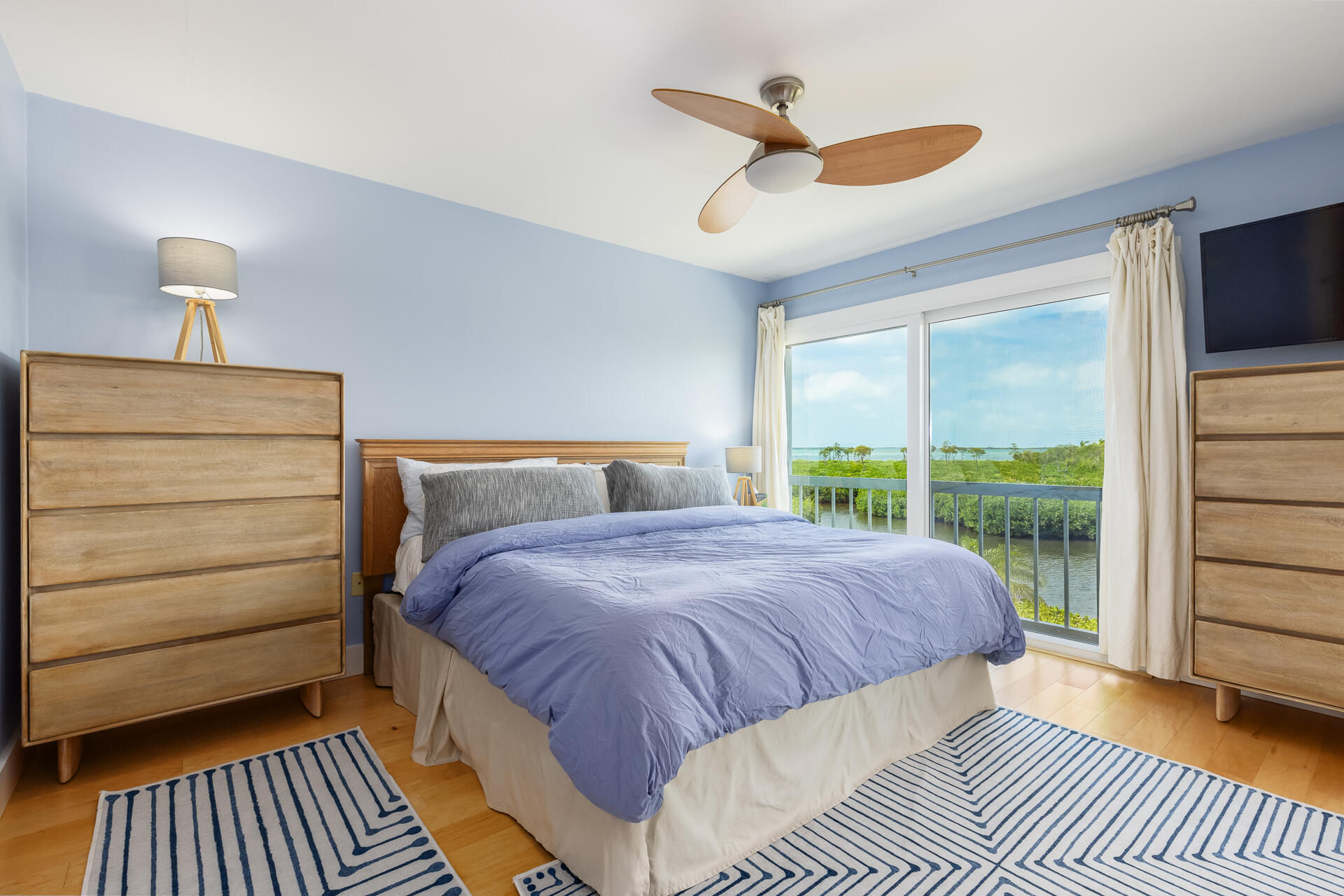 9858 Leeward Avenue Property Photo 17