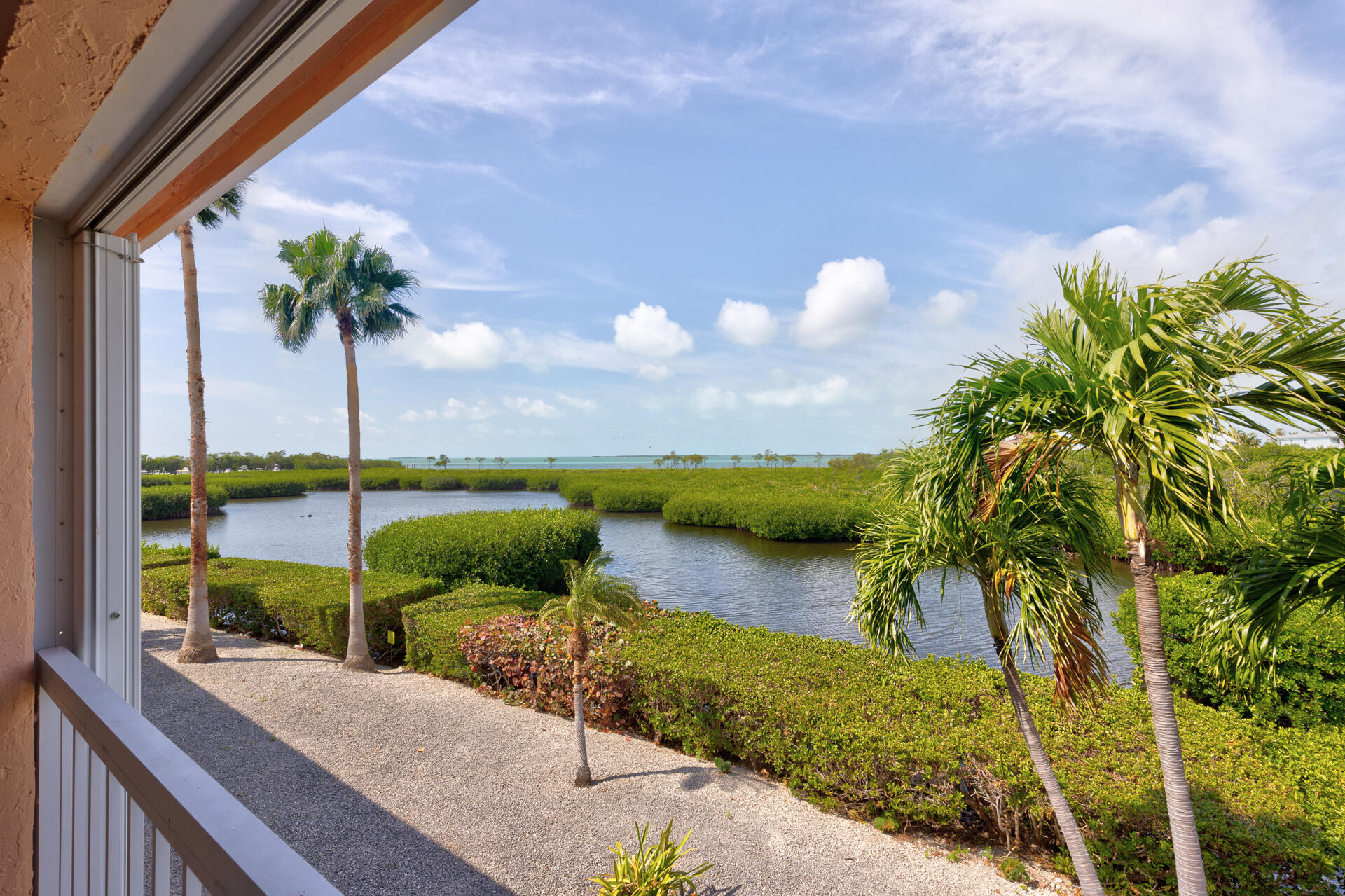 9858 Leeward Avenue Property Photo 18