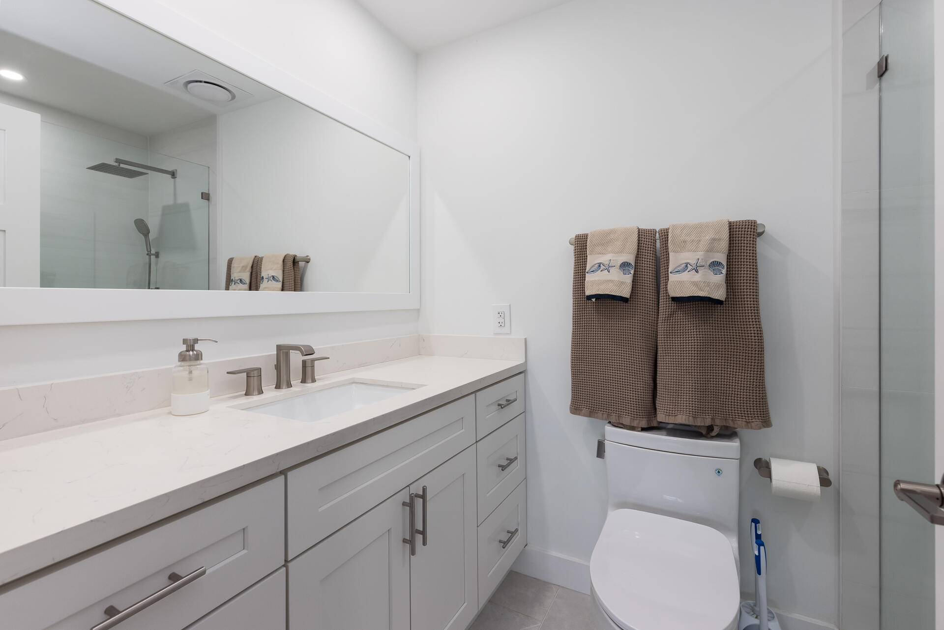 9858 Leeward Avenue Property Photo 23