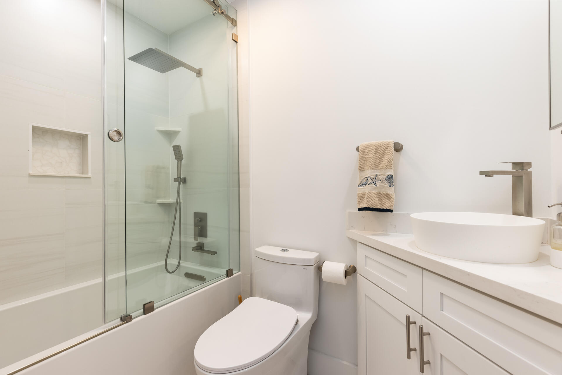 9858 Leeward Avenue Property Photo 30
