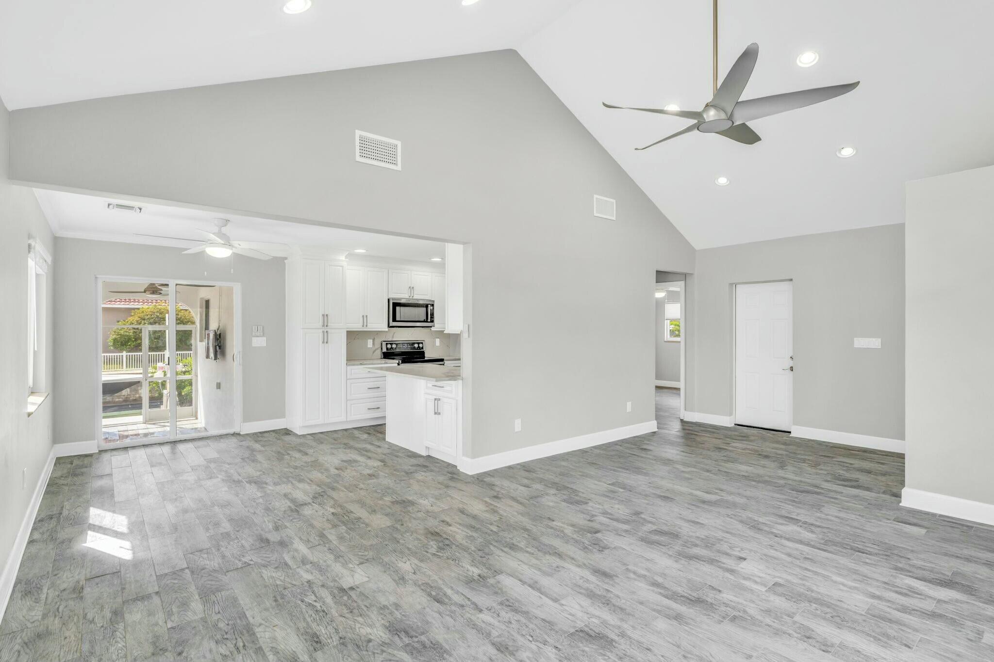 21014 7th Avenue Property Photo 6