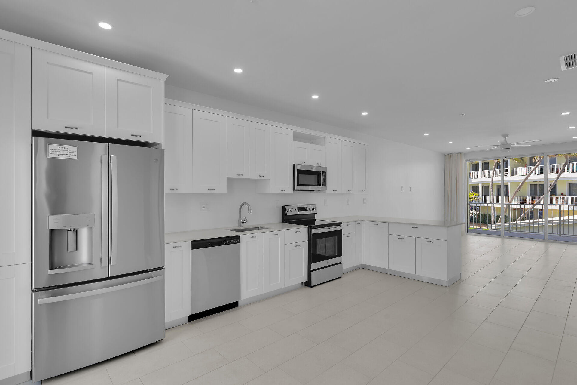 501 E Ocean Drive, 17 Property Photo 3