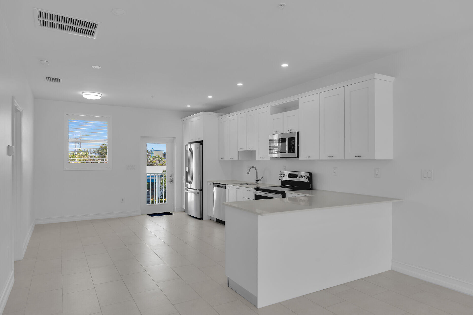 501 E Ocean Drive, 17 Property Photo 24