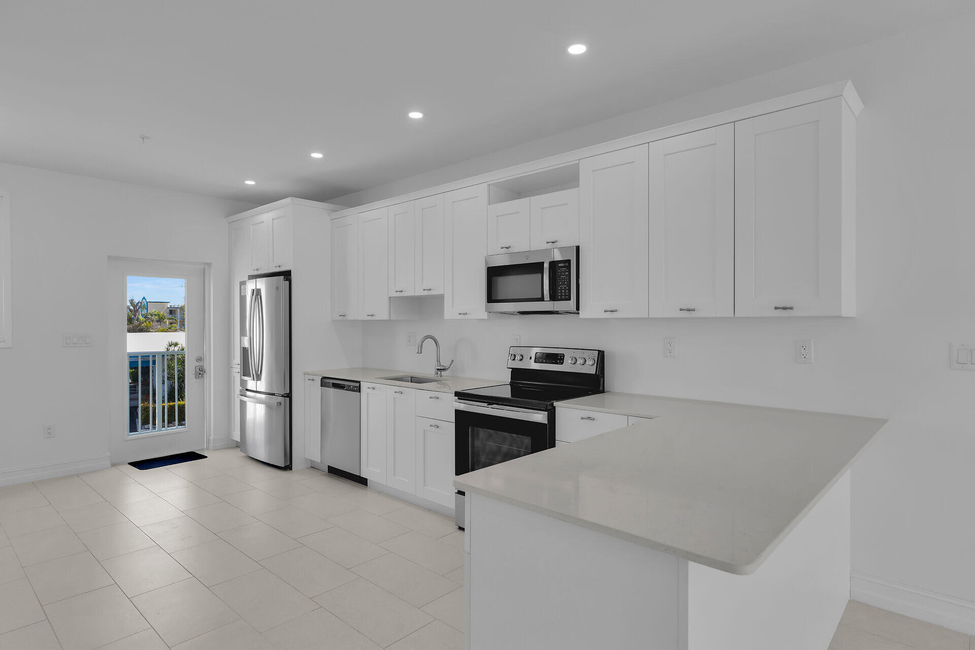 501 E Ocean Drive, 17 Property Photo 25