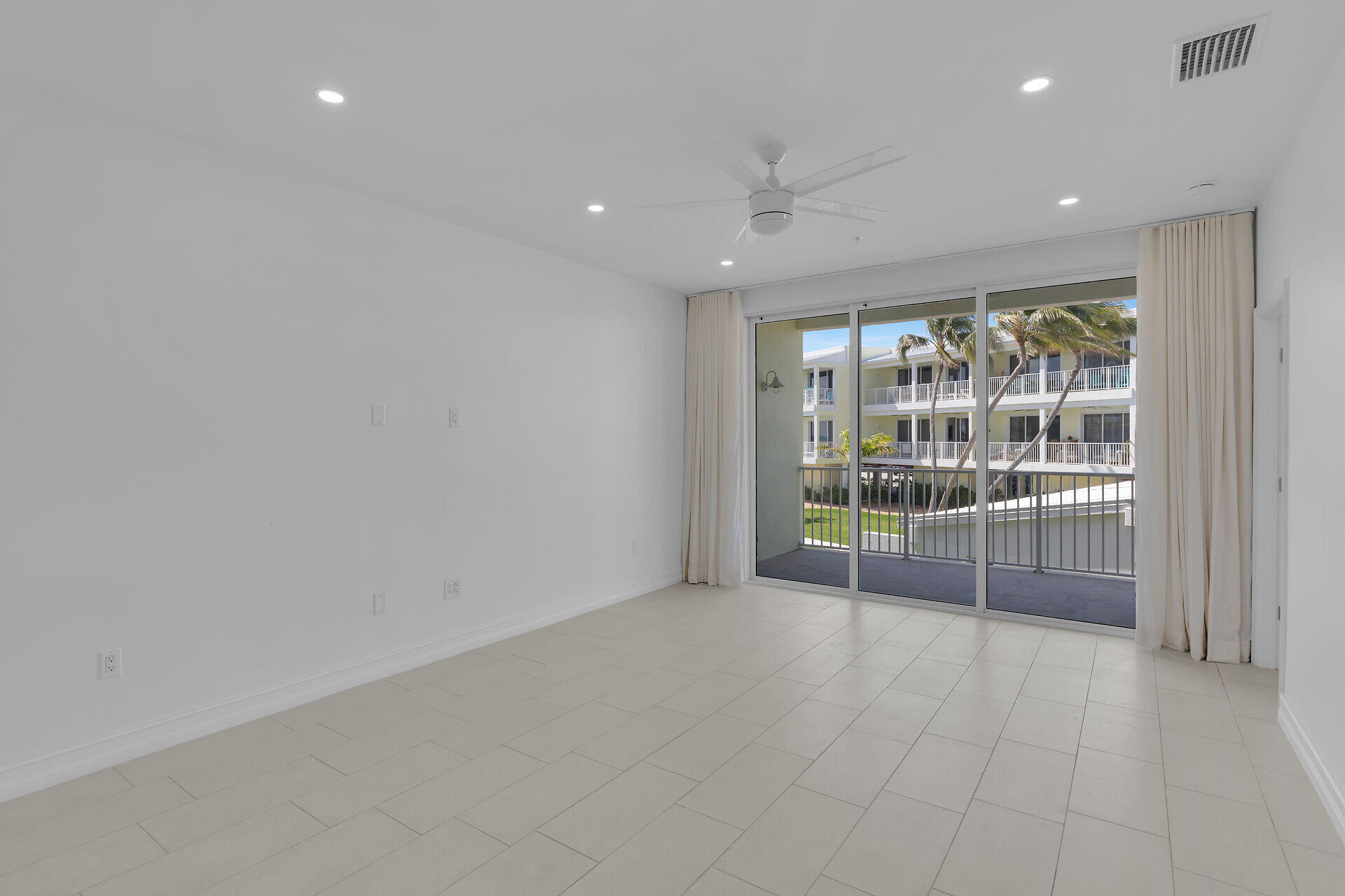 501 E Ocean Drive, 17 Property Photo 26