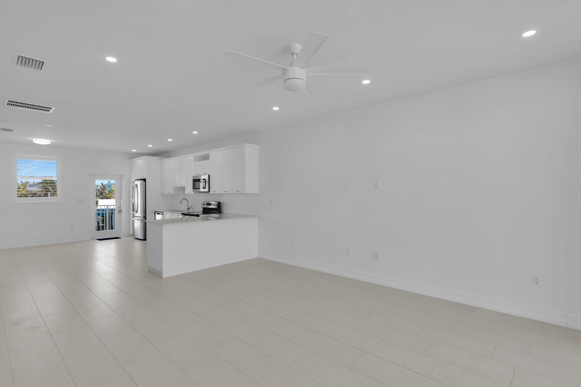 501 E Ocean Drive, 17 Property Photo 27