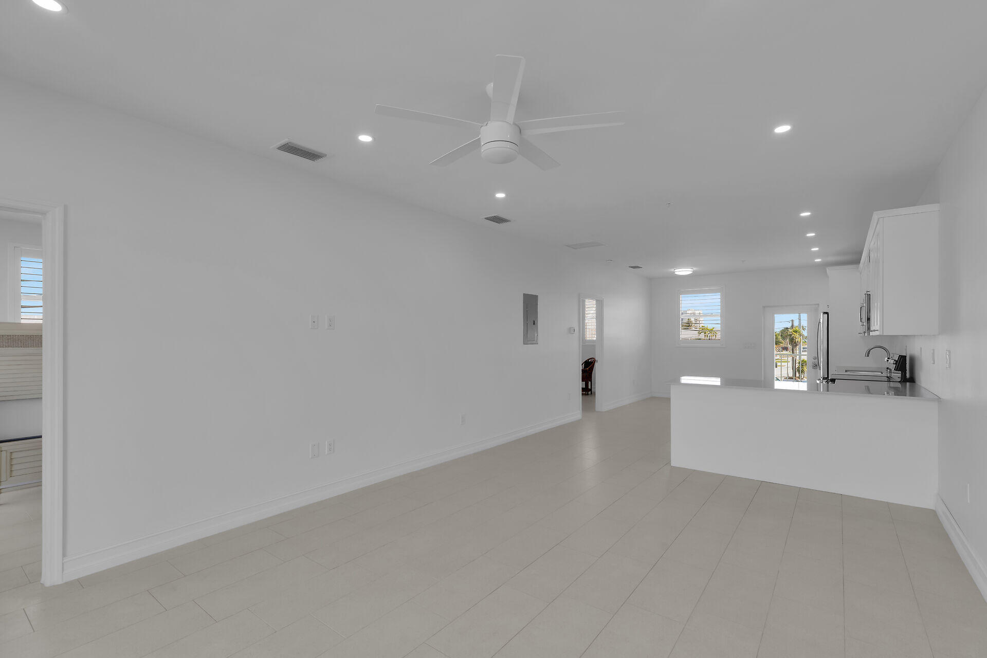 501 E Ocean Drive, 17 Property Photo 29