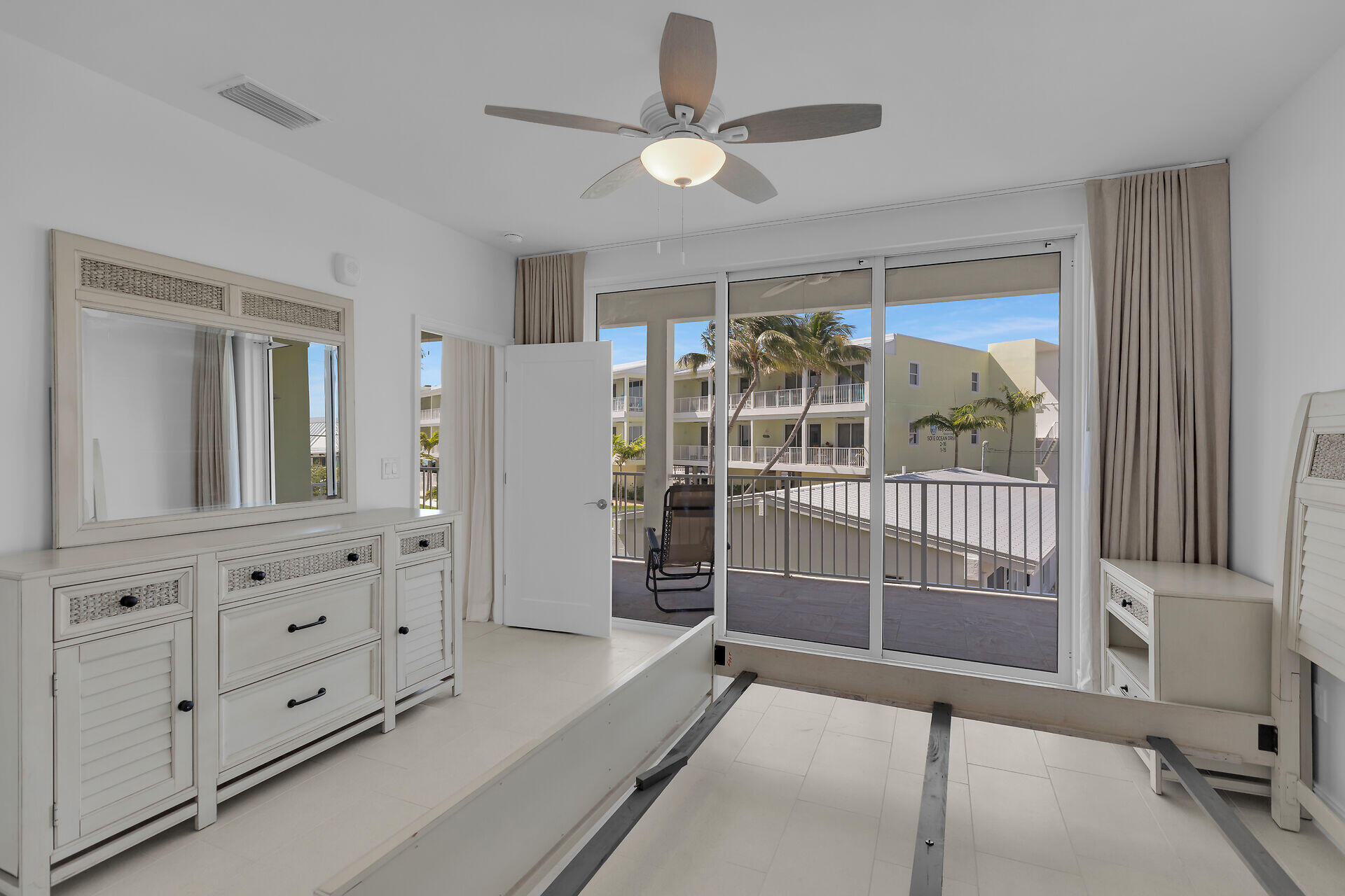 501 E Ocean Drive, 17 Property Photo 33