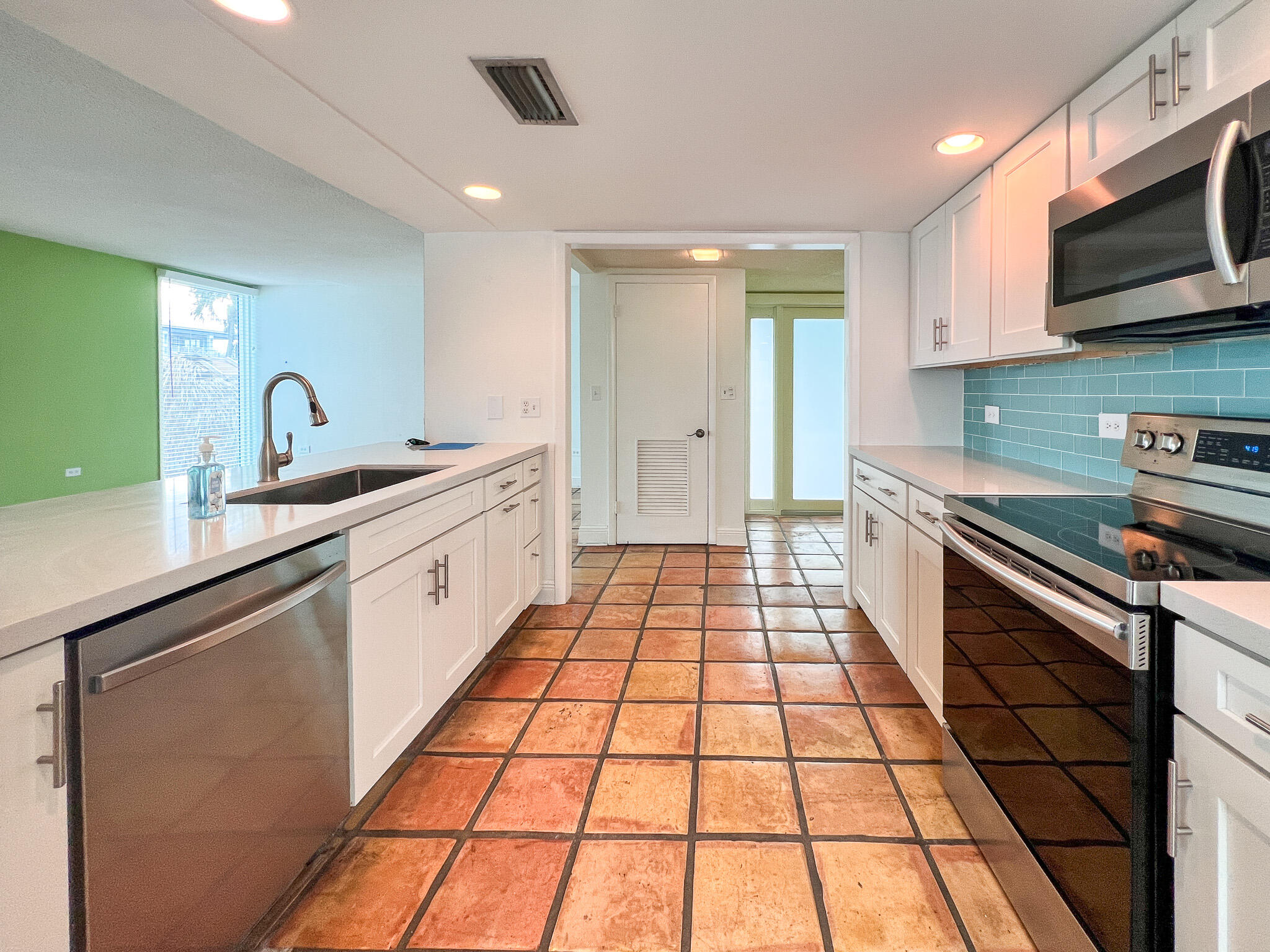 188 Atlantic Boulevard, B Property Photo 8