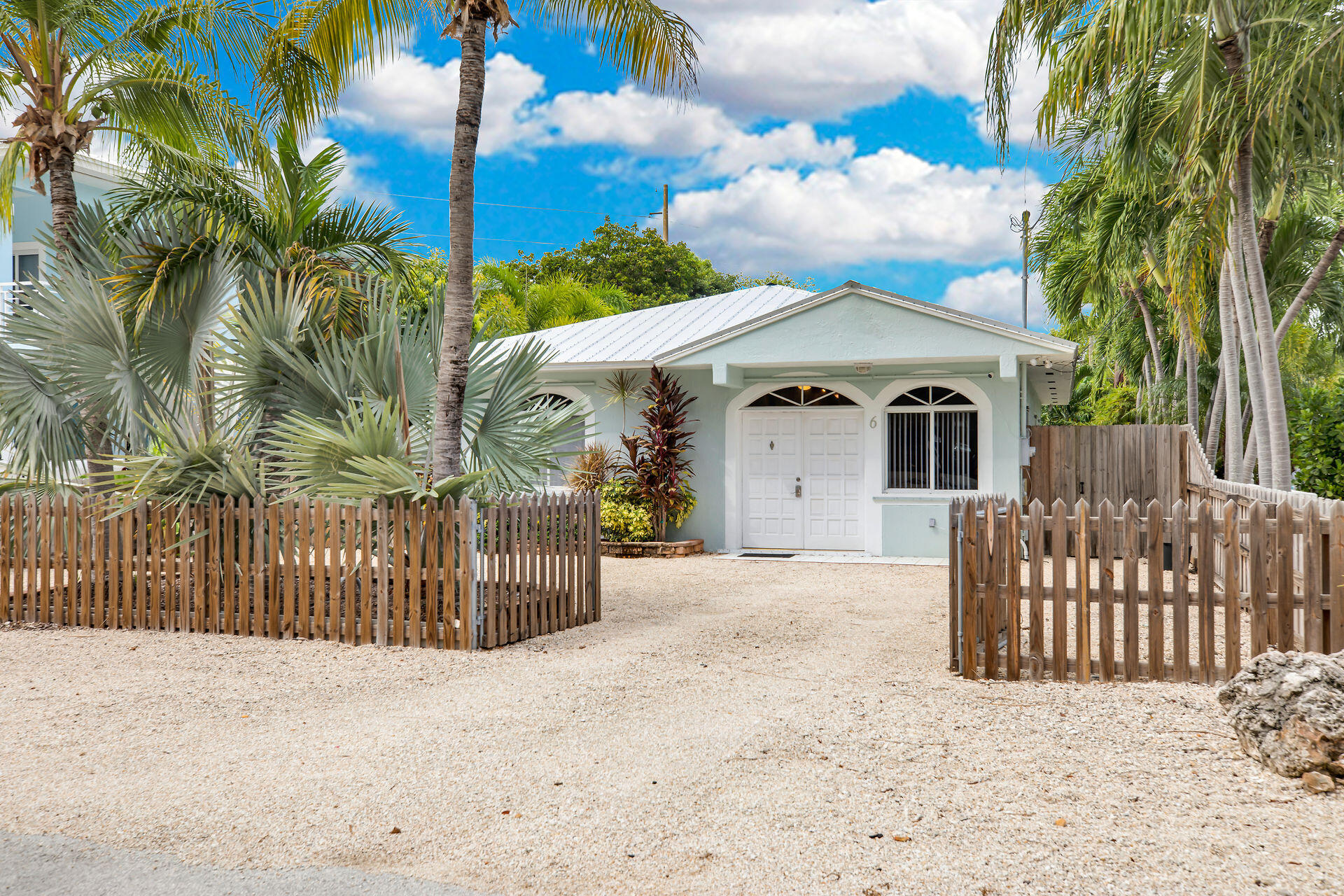 6 Se Marlin Avenue Property Photo 1
