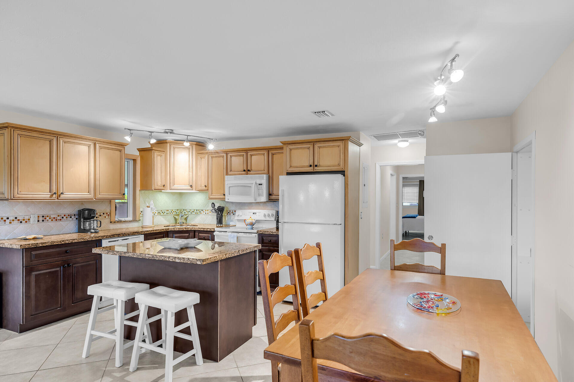460 11th Street Property Photo 6