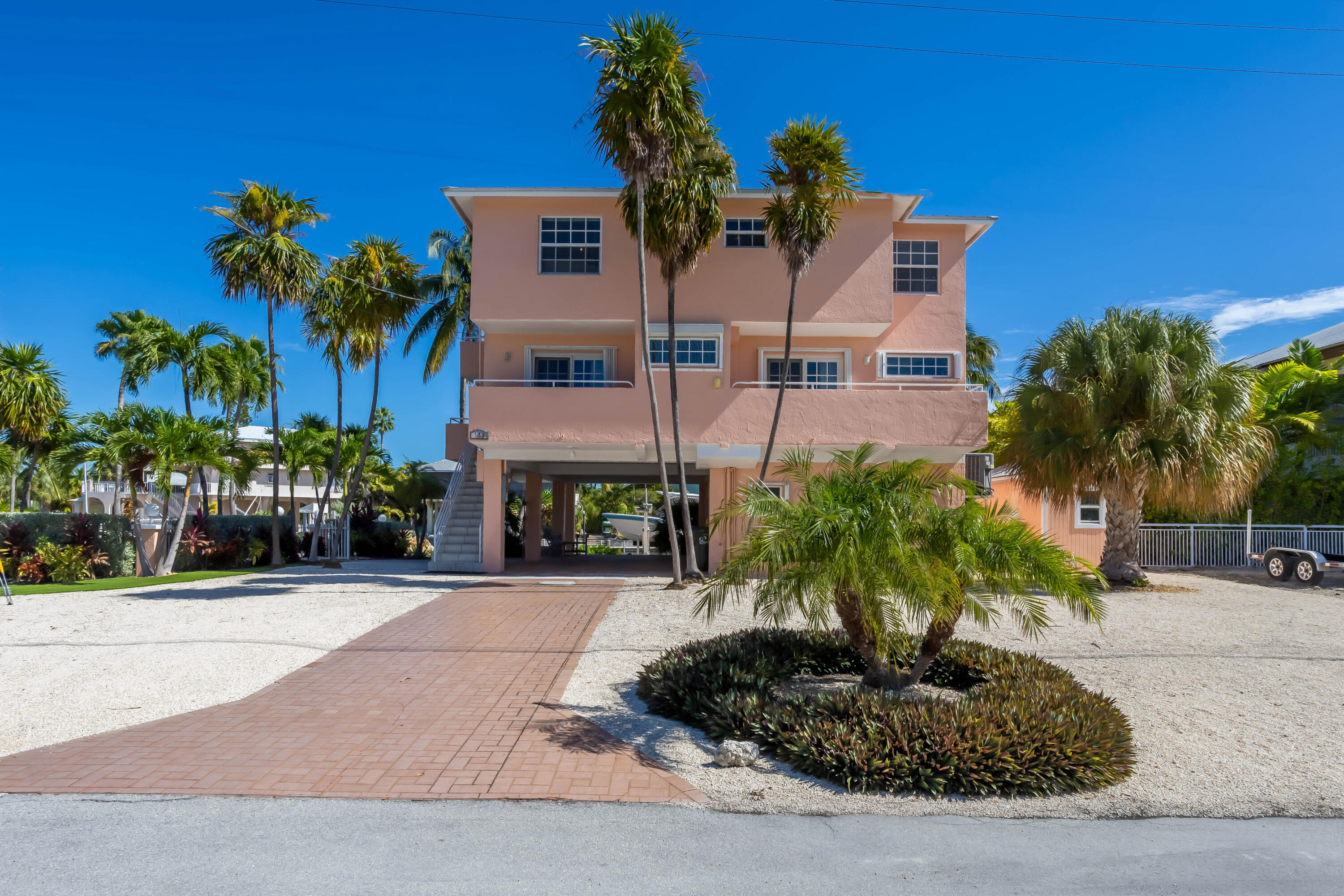 128 W Plaza Del Sol Property Photo 3