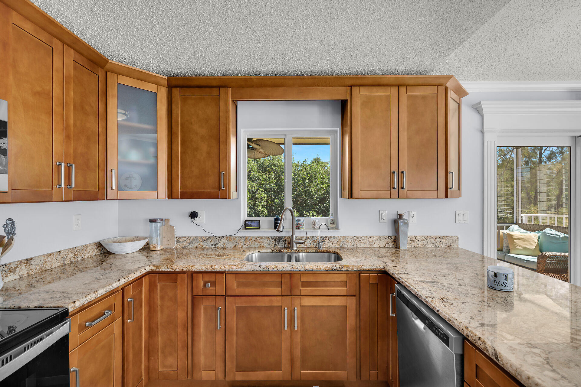 137 Venetian Way Property Photo 7