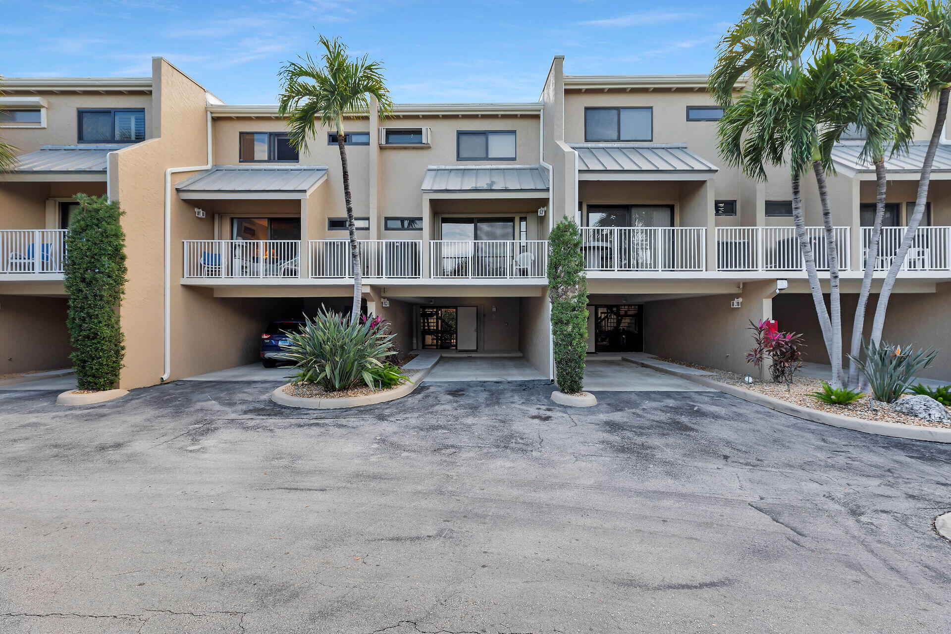 1133 W Ocean Drive, 5 Property Photo 3
