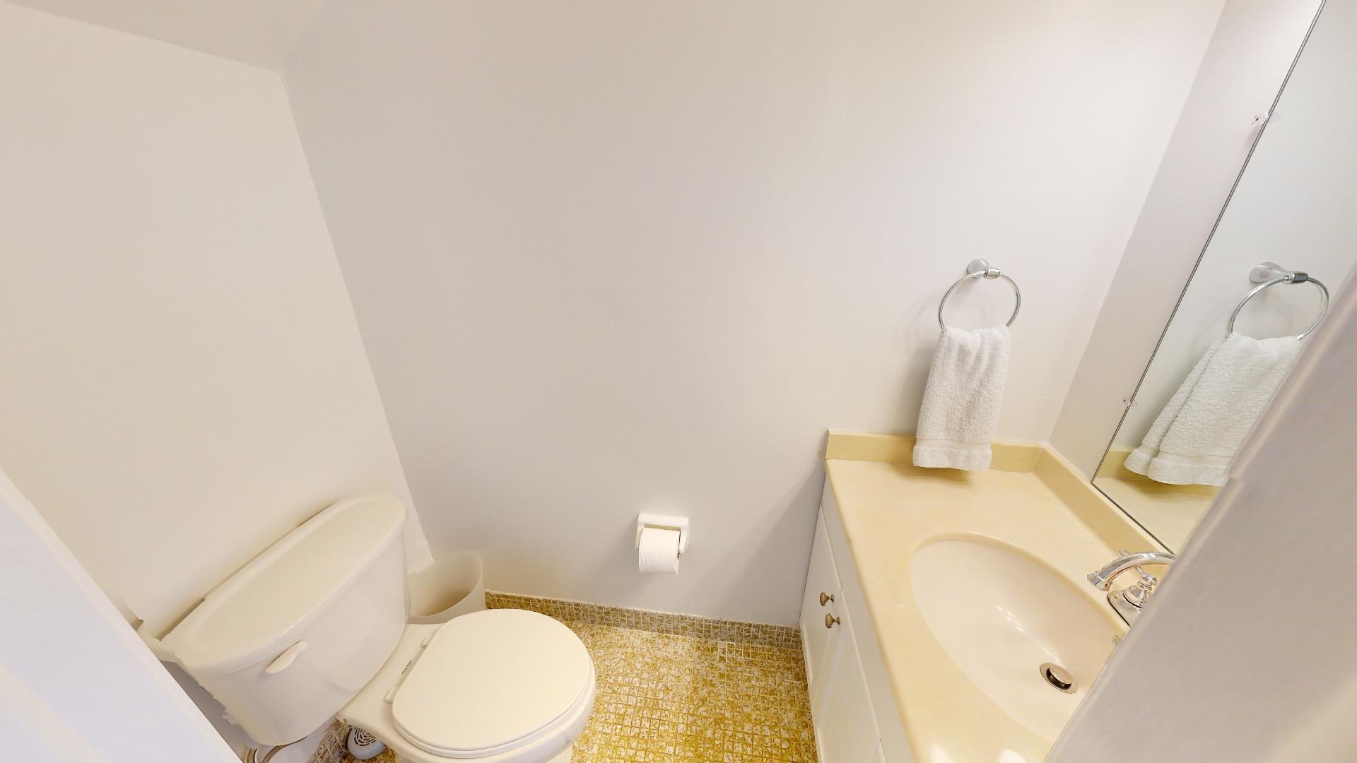 300 Ocean Drive, 22 Property Photo 10