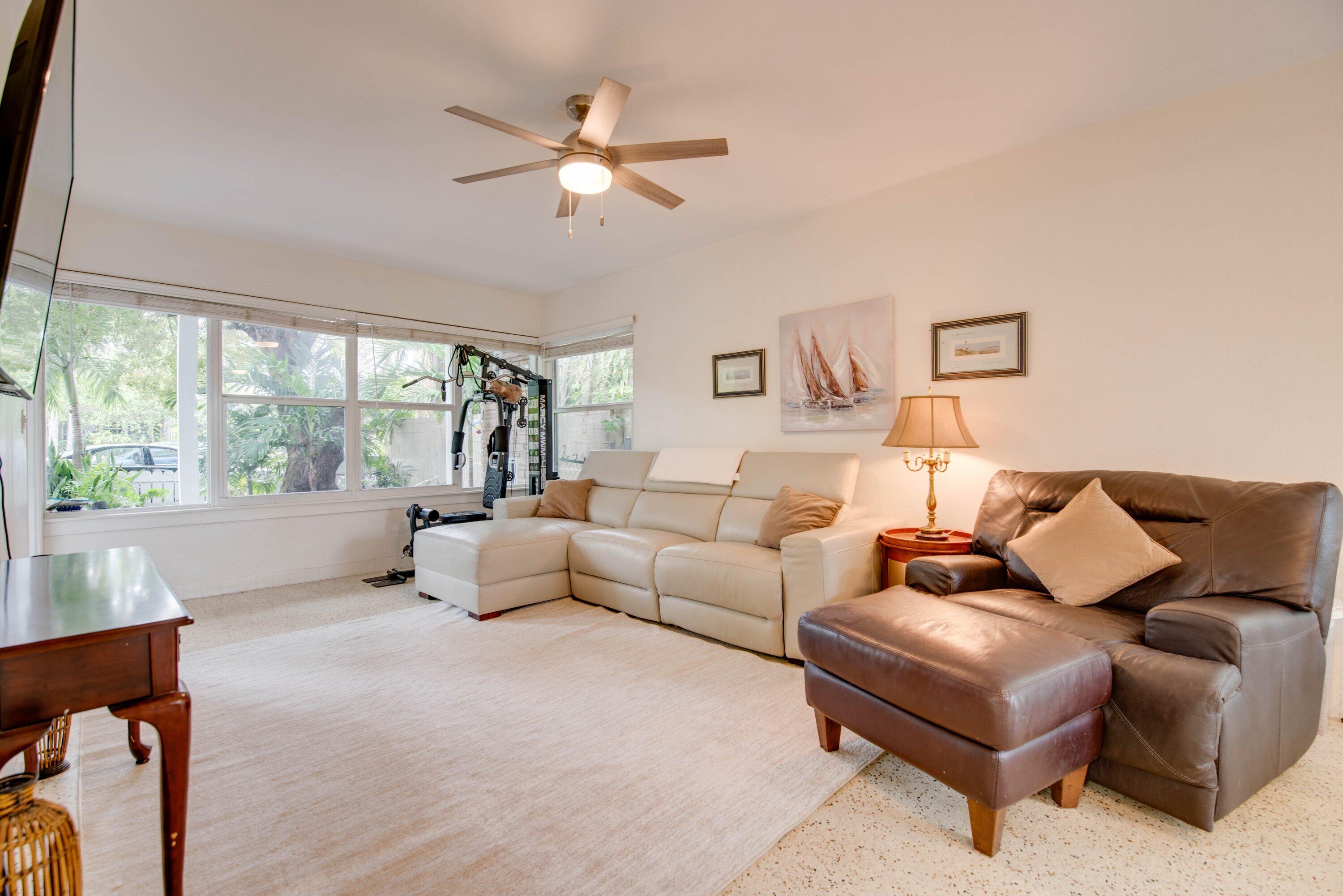 2107 Staples Avenue Property Photo 3