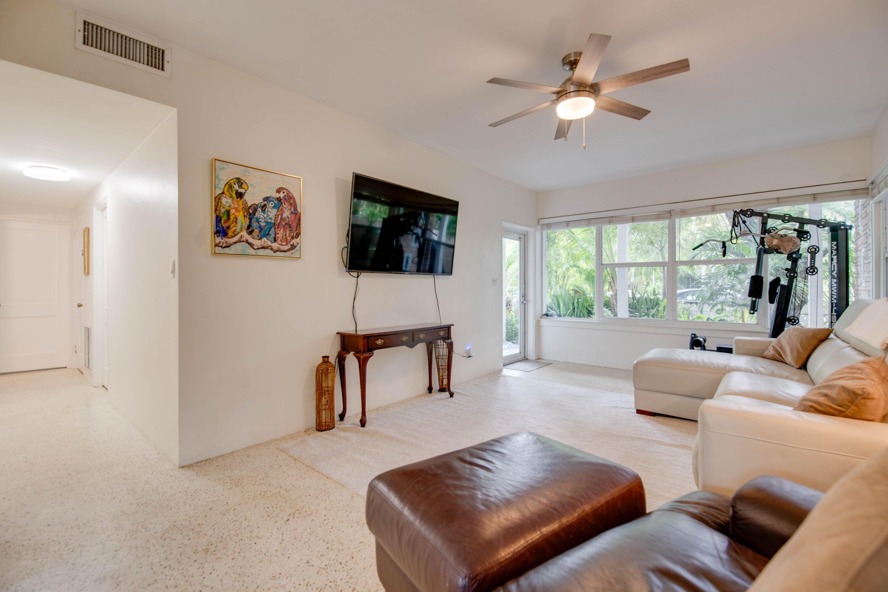 2107 Staples Avenue Property Photo 5