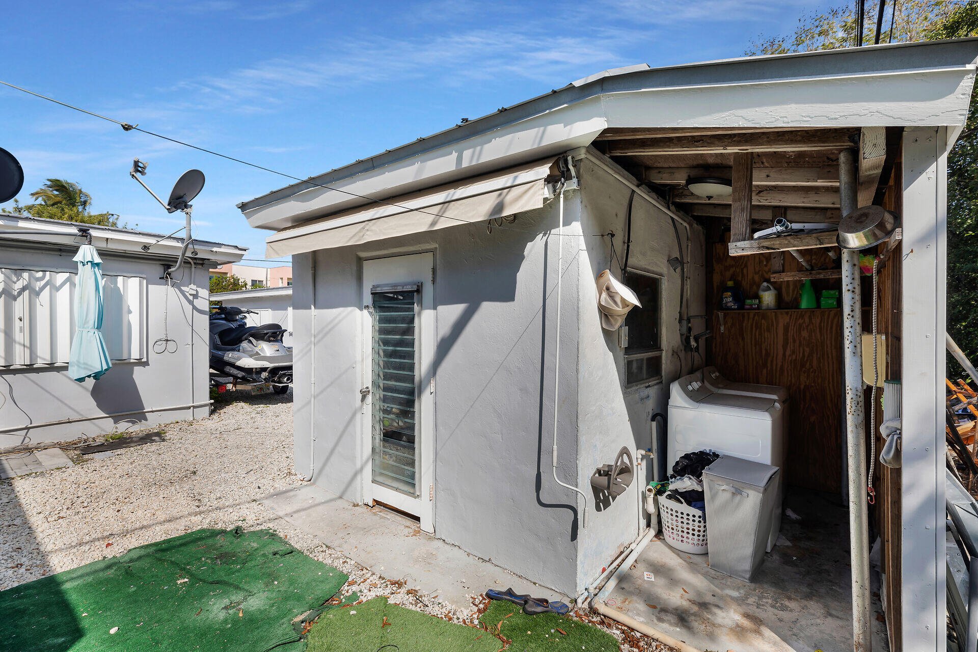 452 50th Street Property Photo 4