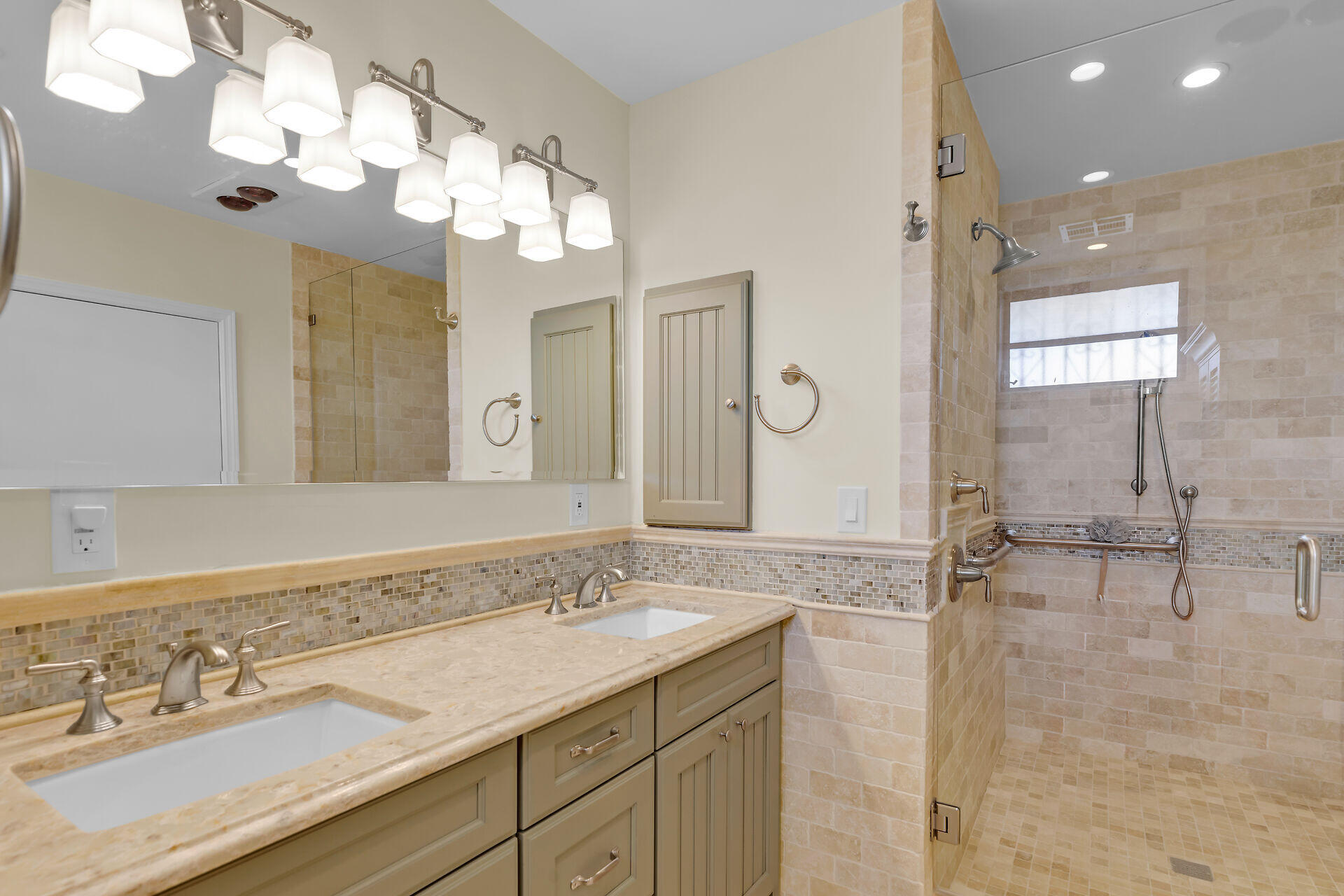 156 S Indies Drive Property Photo 26