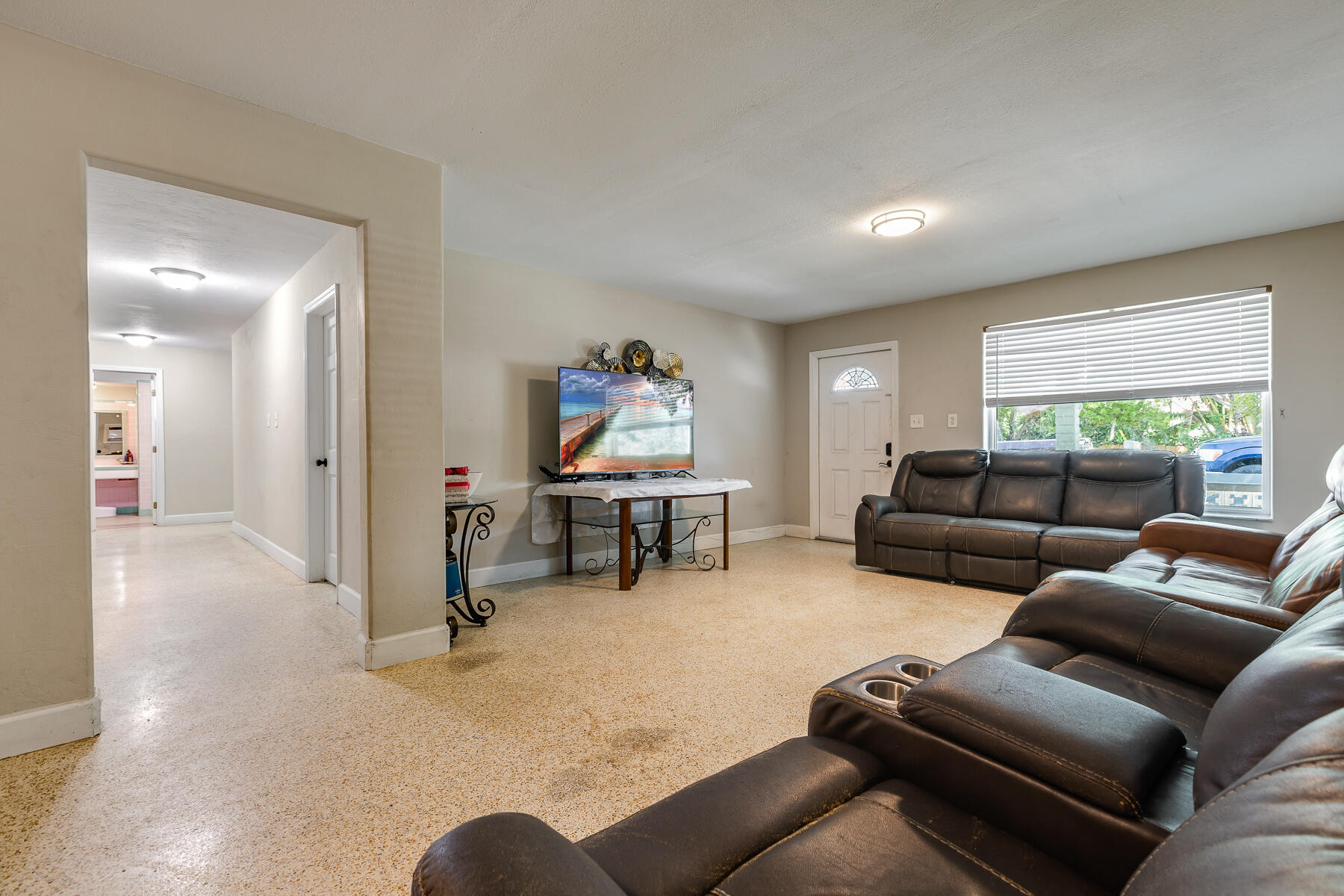201 4th Street Property Photo 8