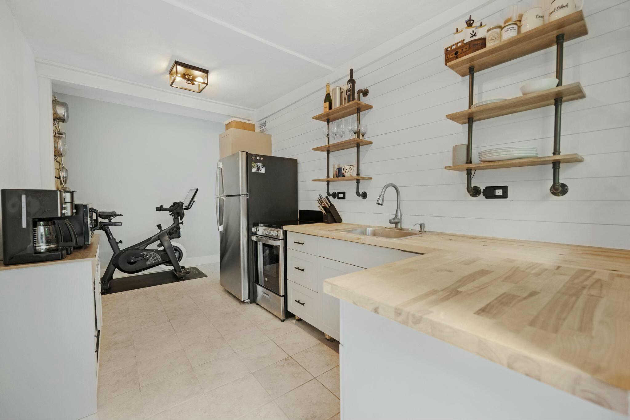 1408 Johnson Street, A & B Property Photo 31