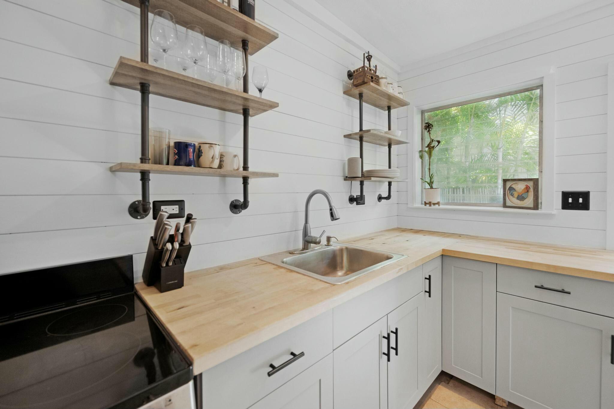 1408 Johnson Street, A & B Property Photo 32