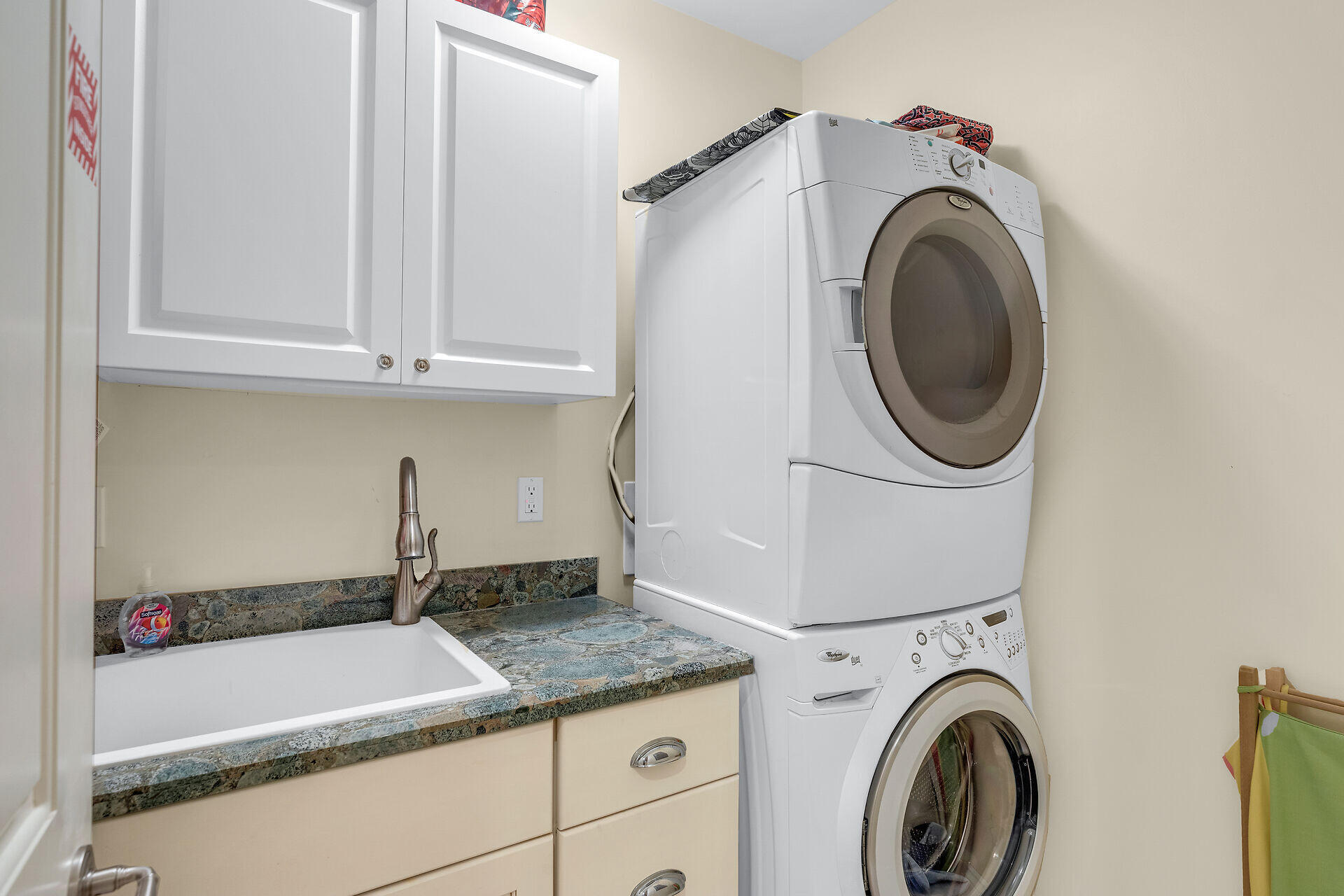 821 W Ocean Drive, 3 Property Photo 21