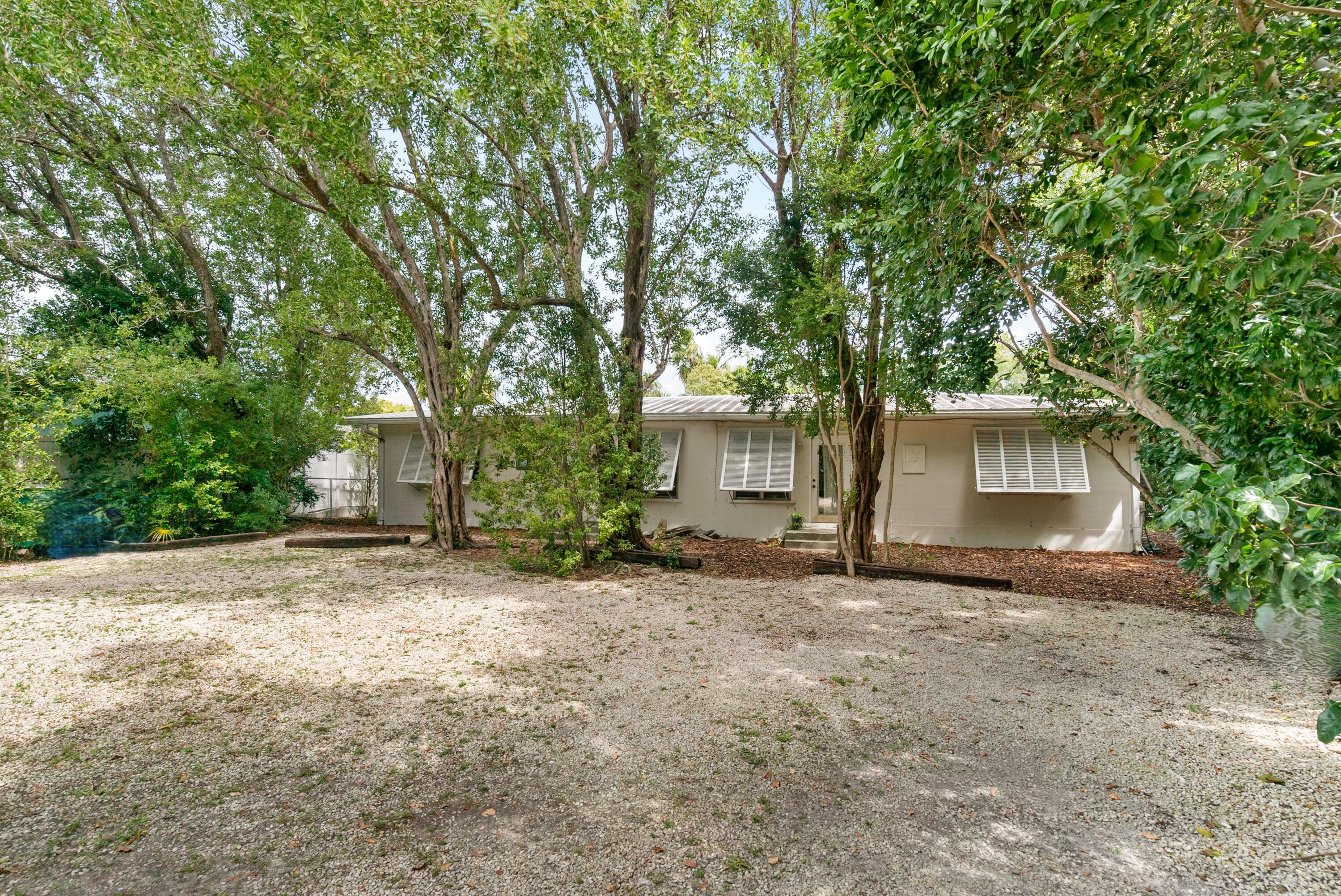 230 Apache Street Property Photo