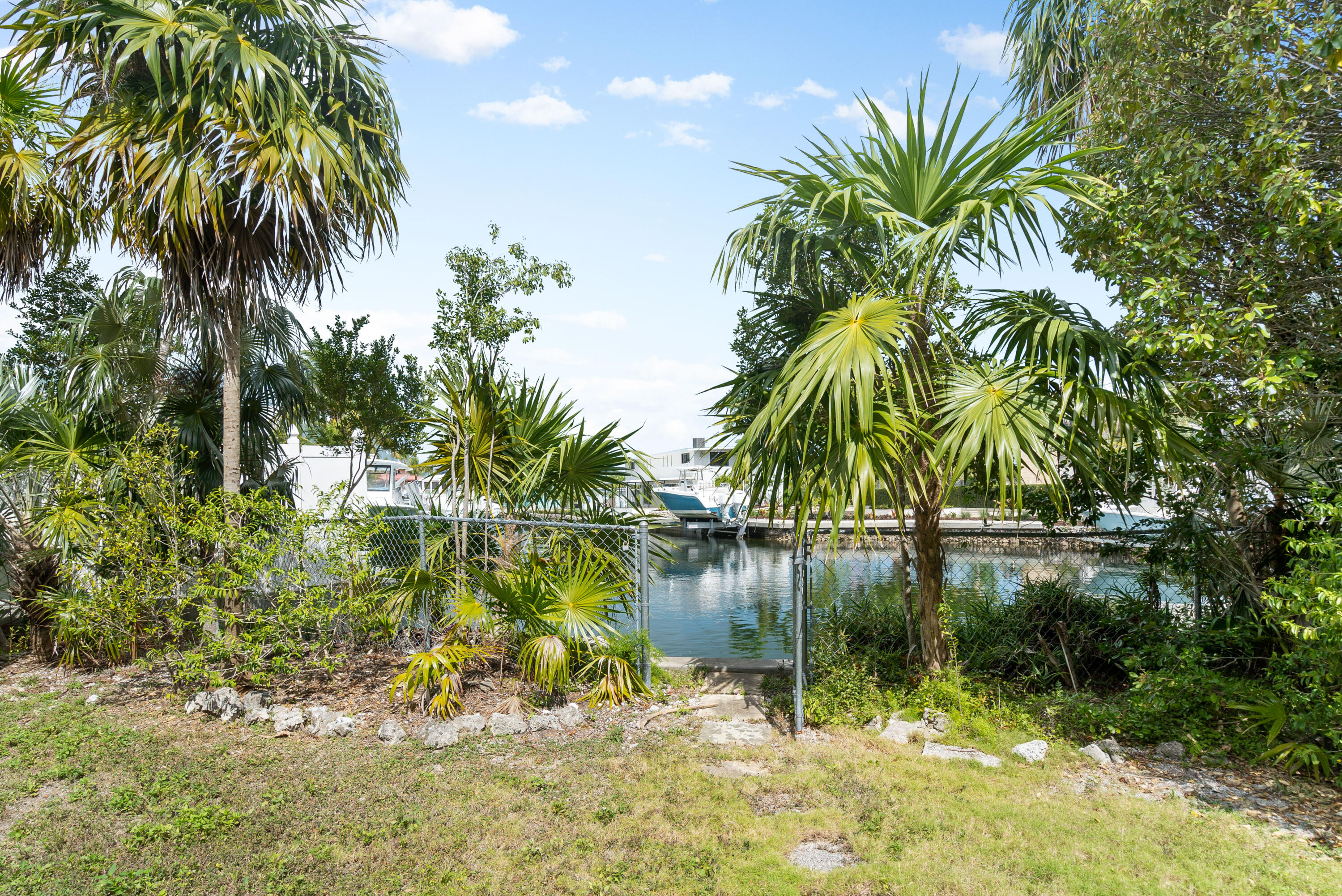 230 Apache Street Property Photo 8