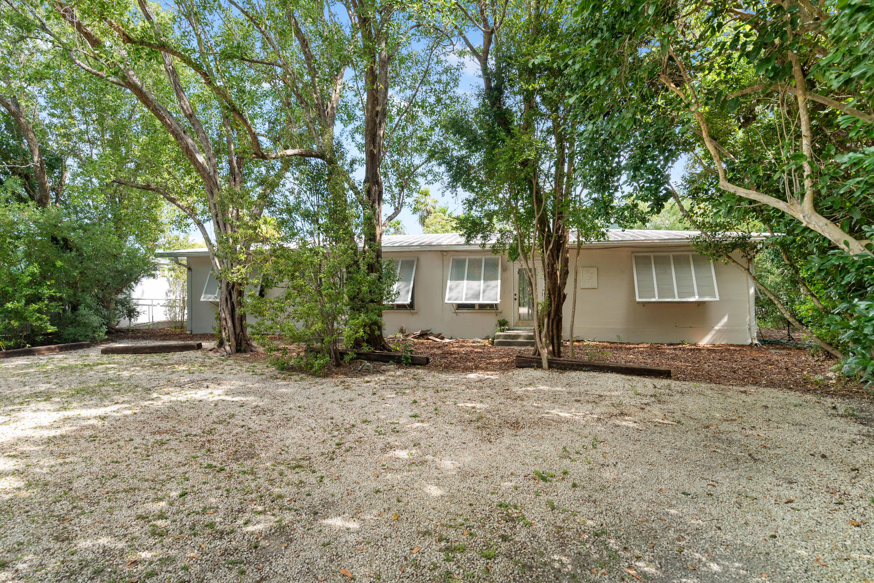 230 Apache Street Property Photo 38