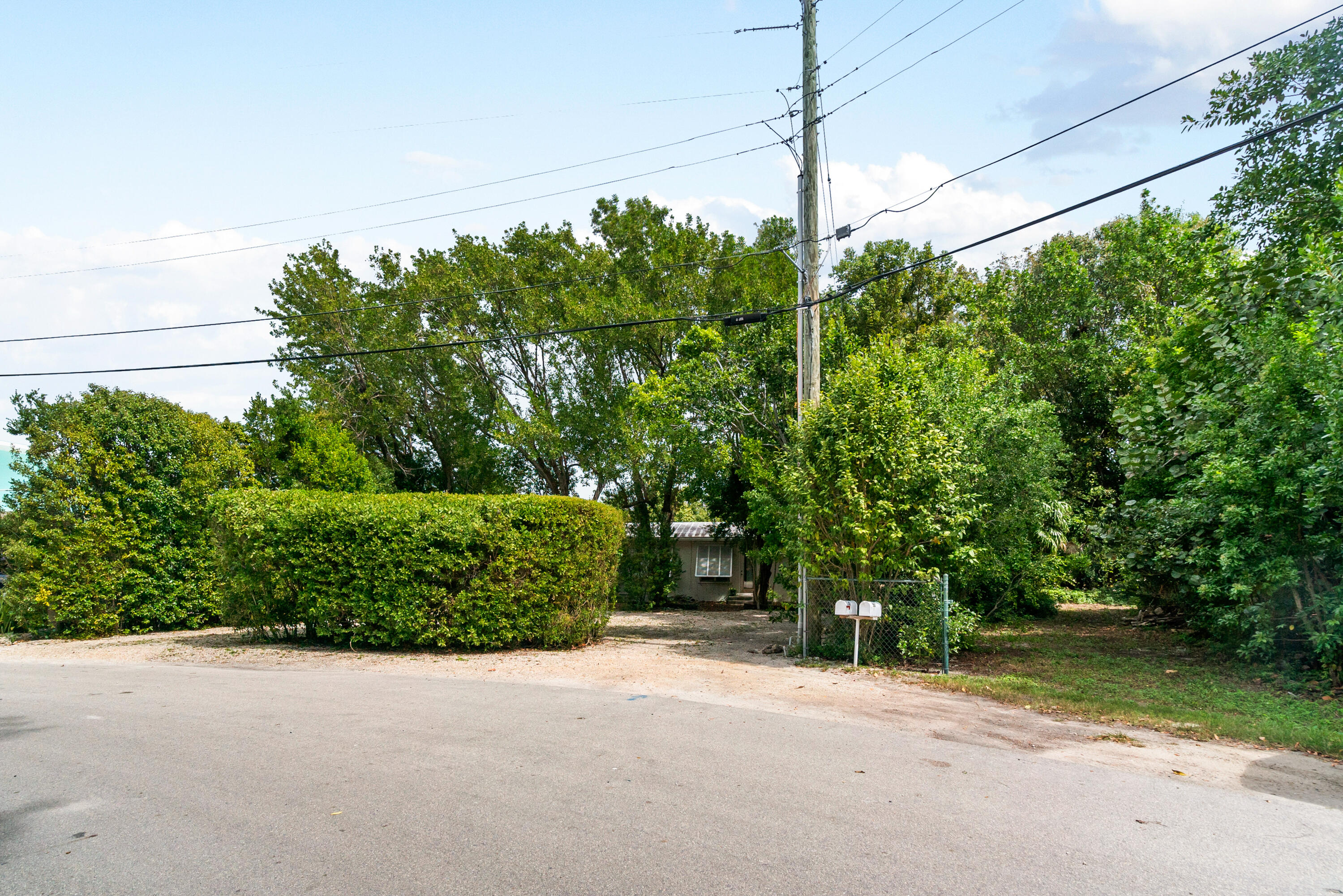 230 Apache Street Property Photo 41