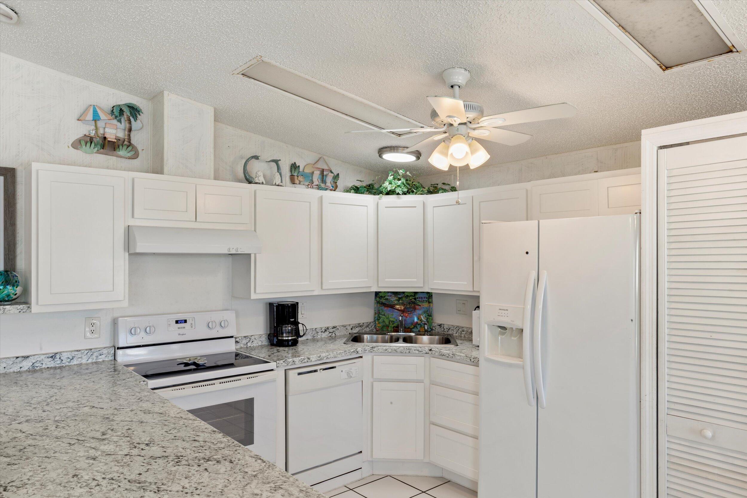 701 Spanish Main Drive, 604 Property Photo 12