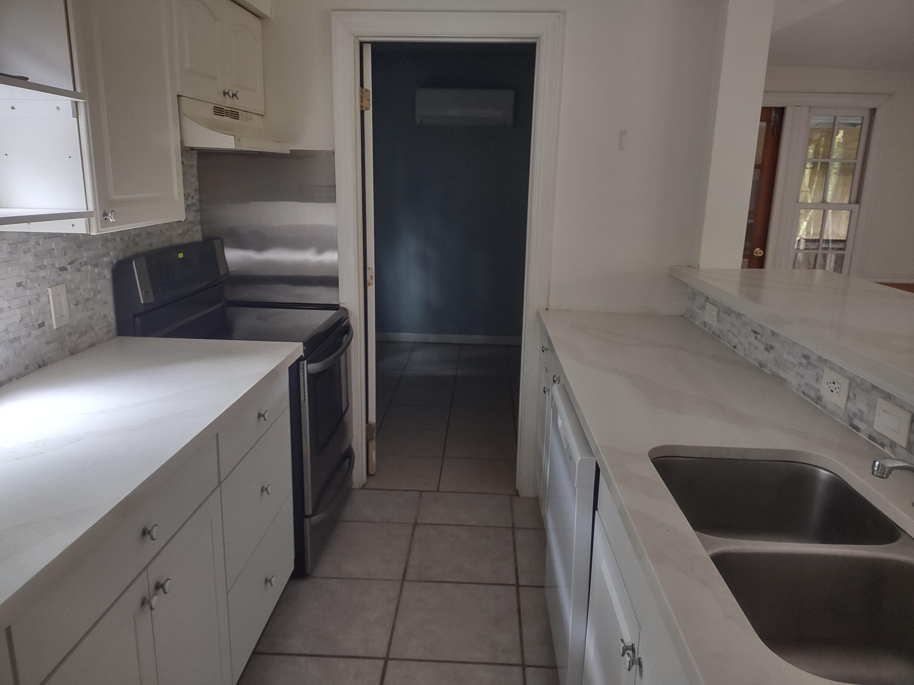 2330 Staples Avenue Property Photo 4