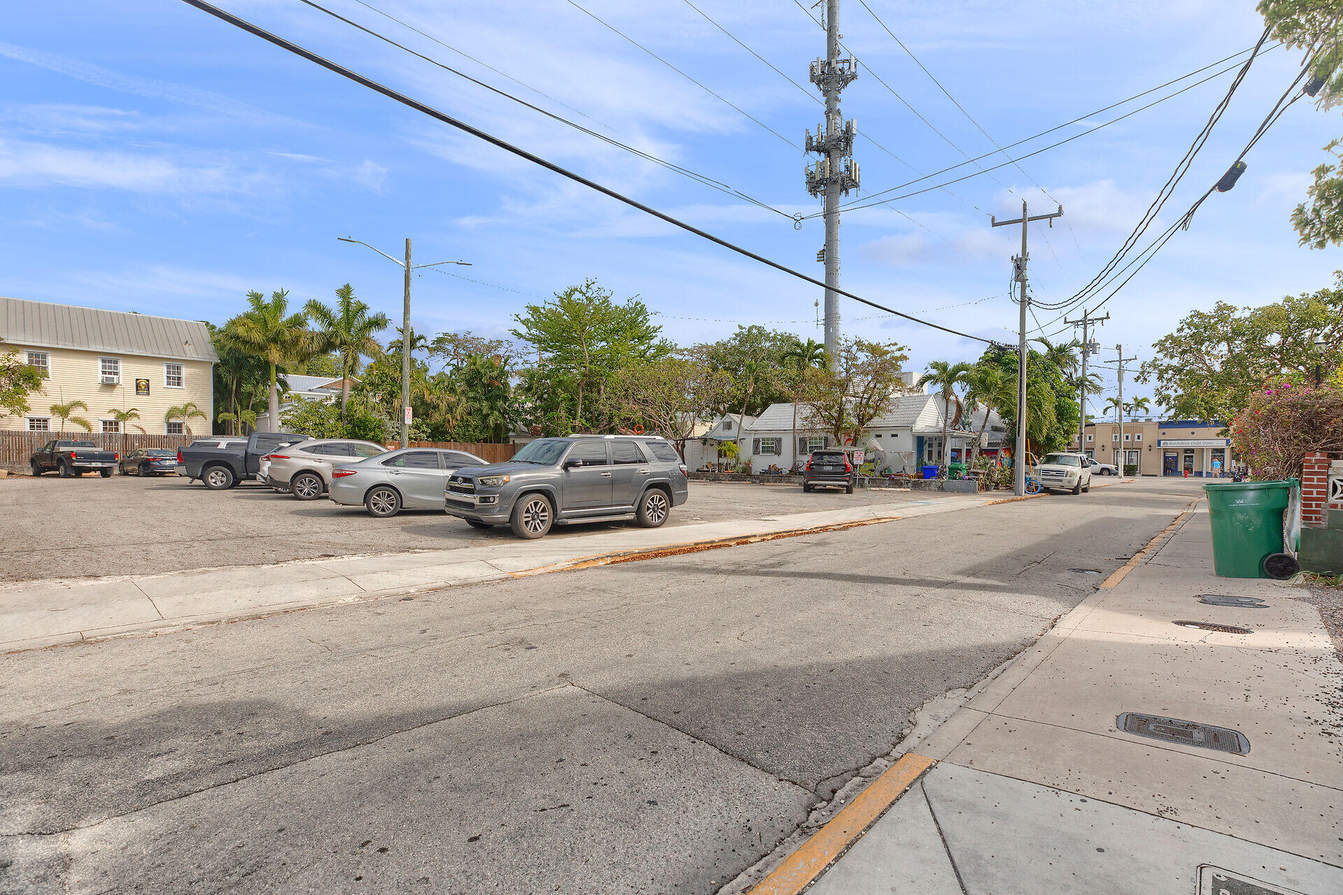 517 Duval & 518 Bahama Street Property Photo 32