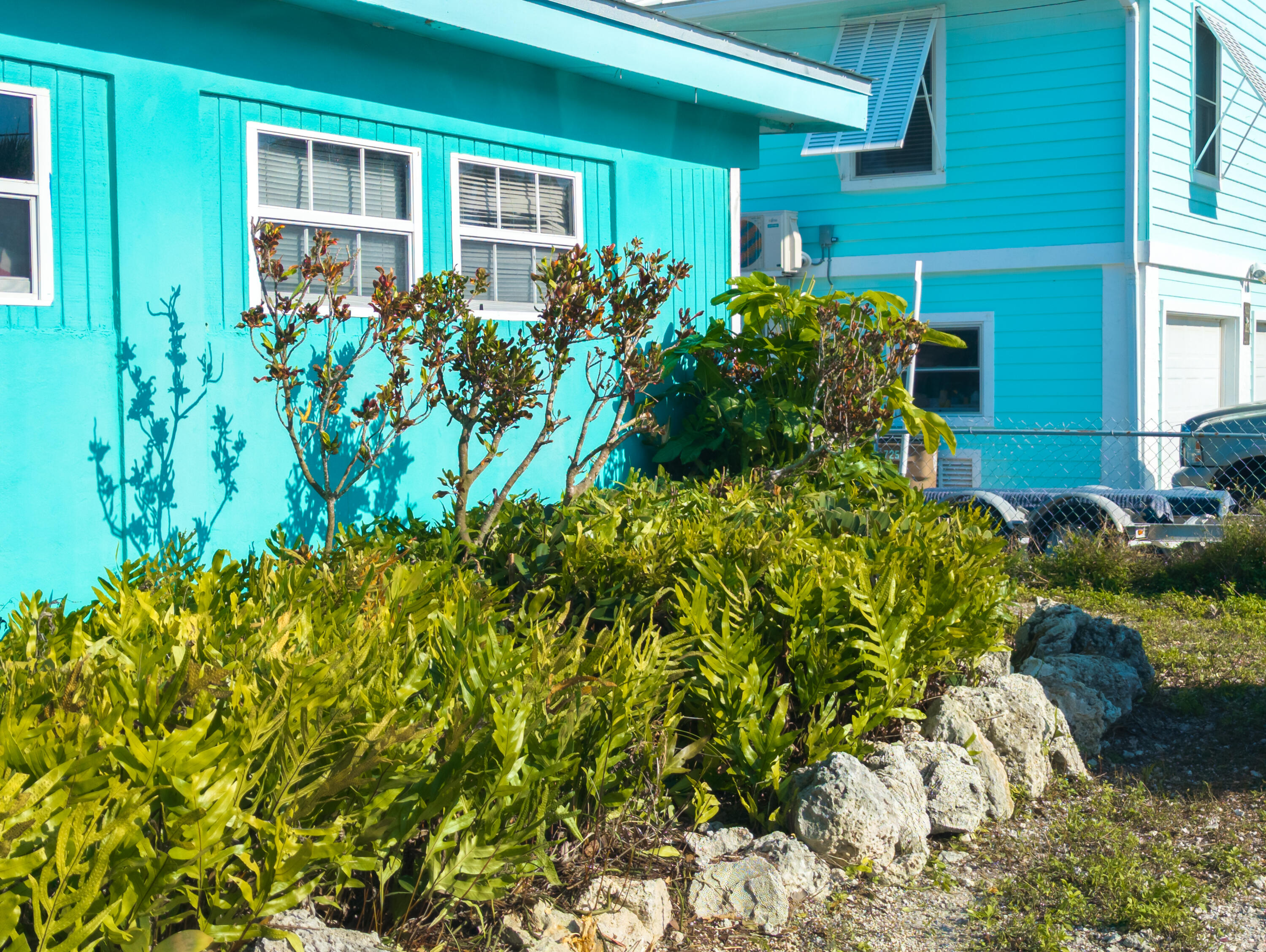 715 E Caribbean Drive Property Photo 4