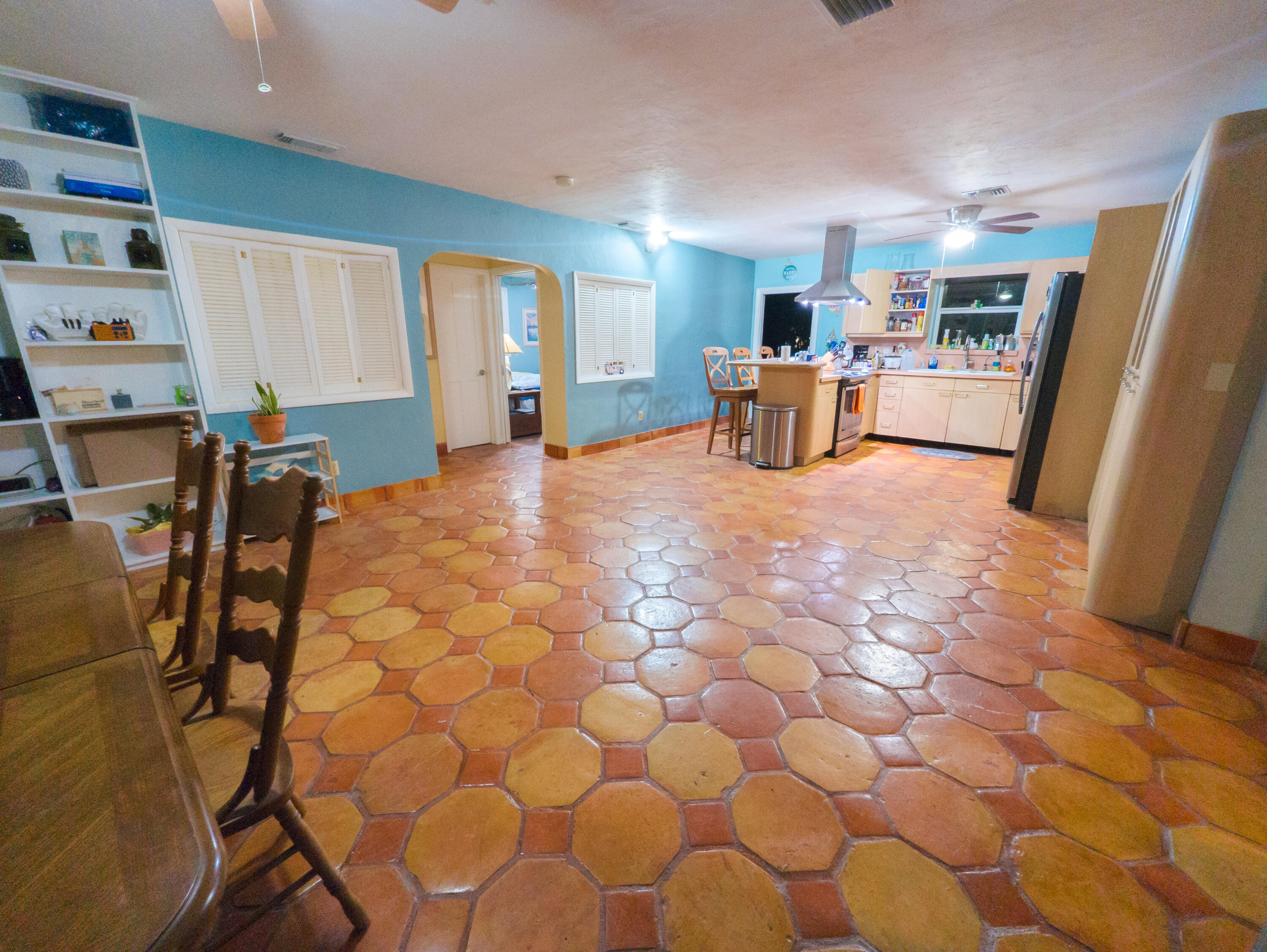 715 E Caribbean Drive Property Photo 9