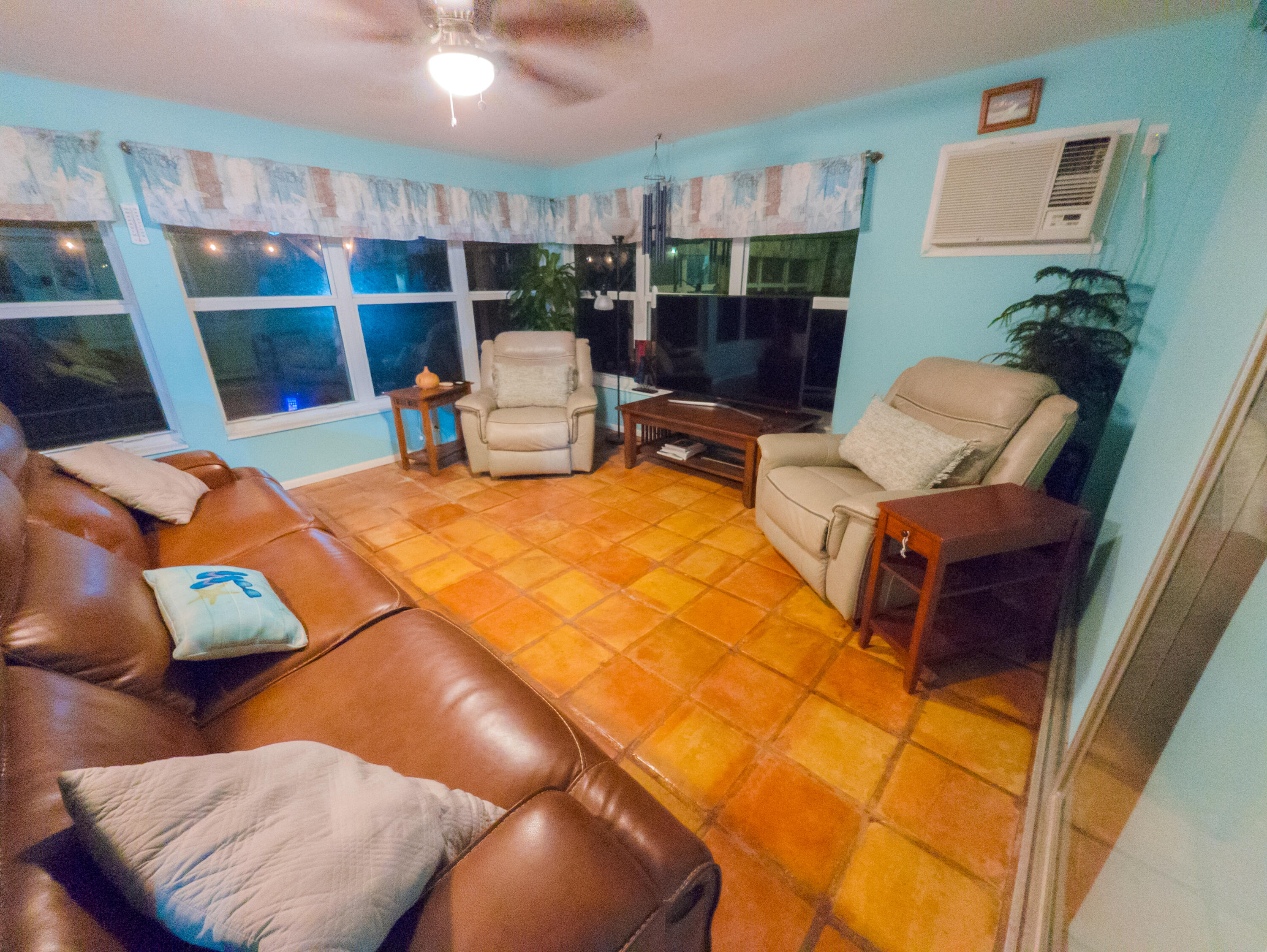 715 E Caribbean Drive Property Photo 10